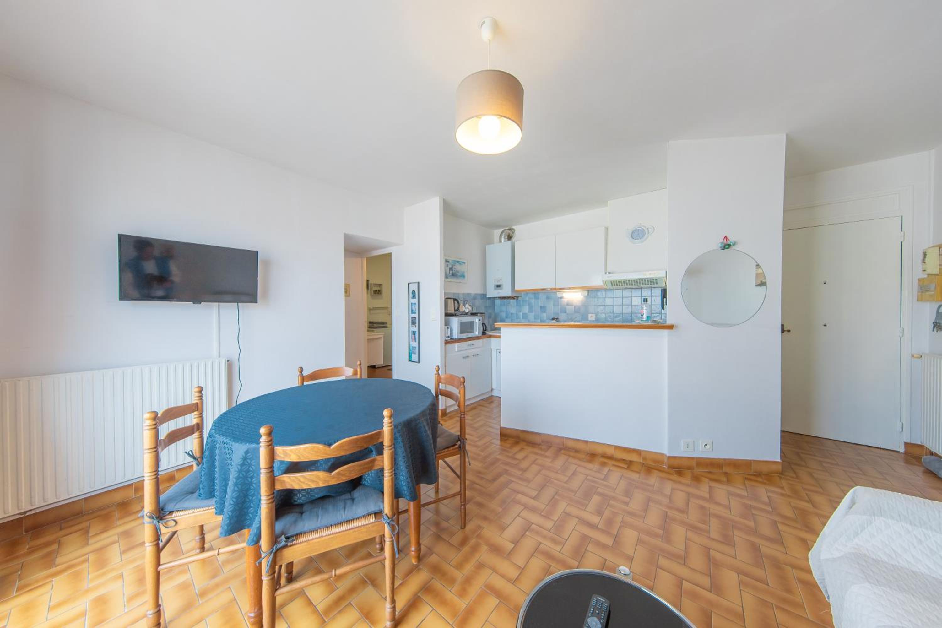 Apartment with Balcony photo 2