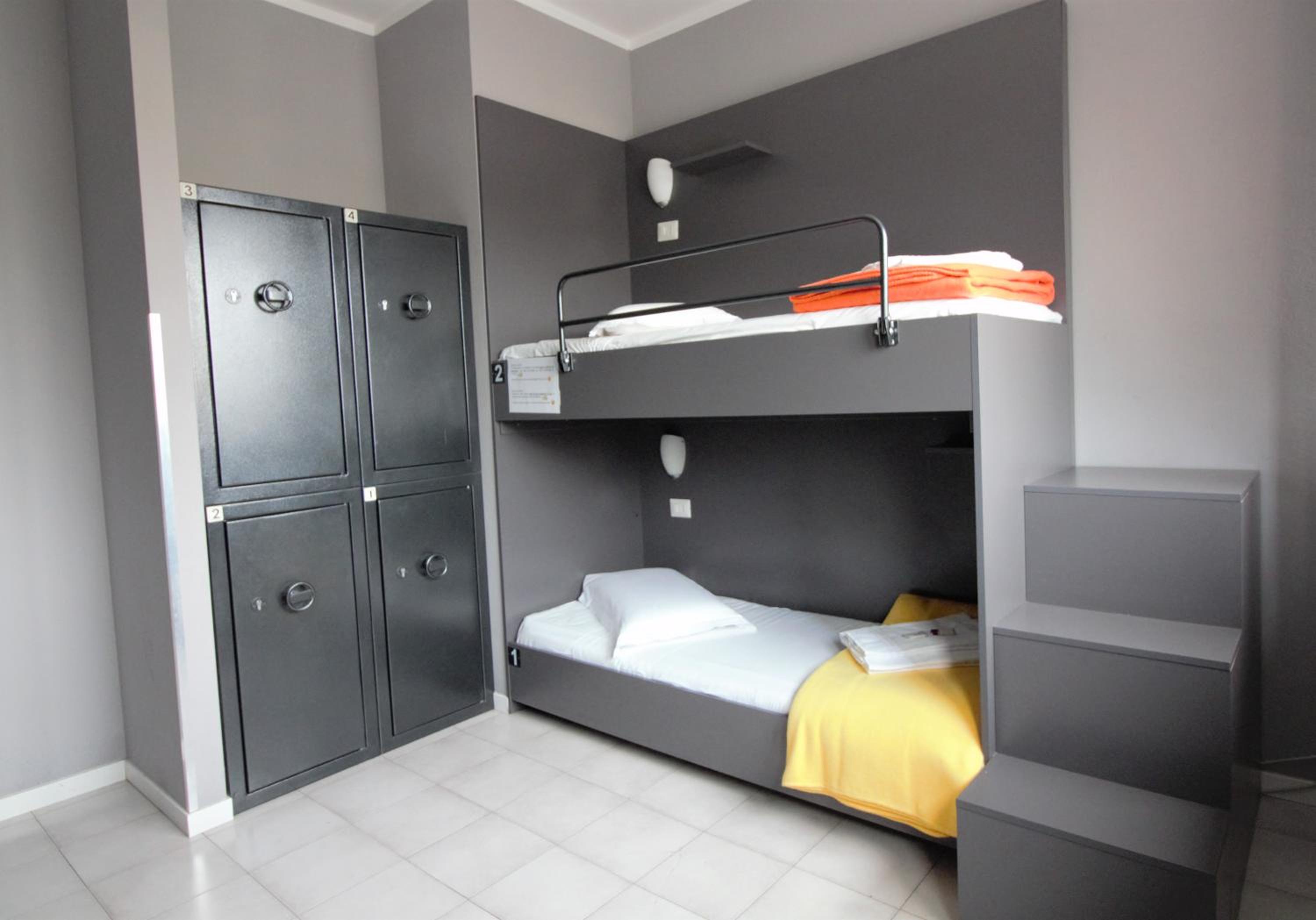 Bunk Bed in Mixed Dormitory Room