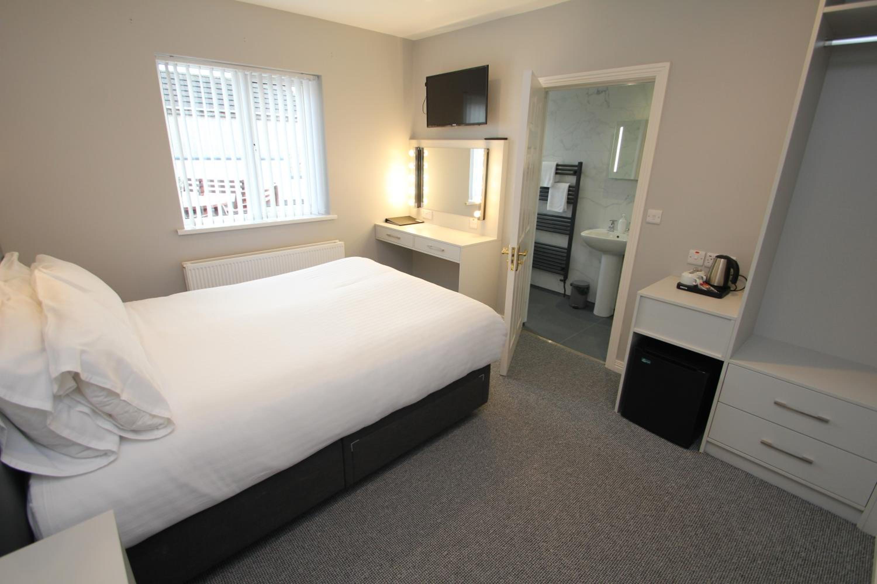 Double Room with Private Bathroom photo 3