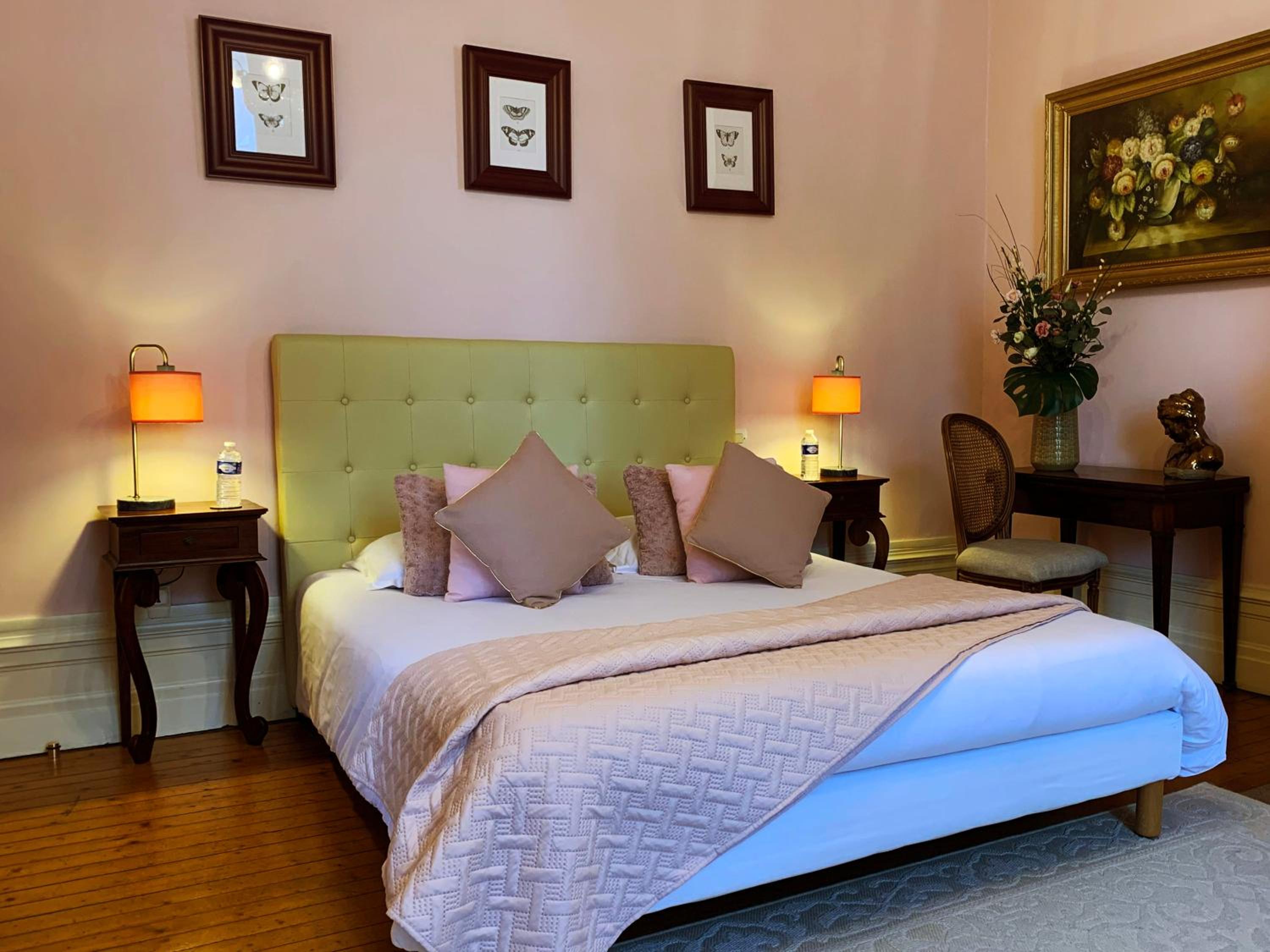 Deluxe Queen Room