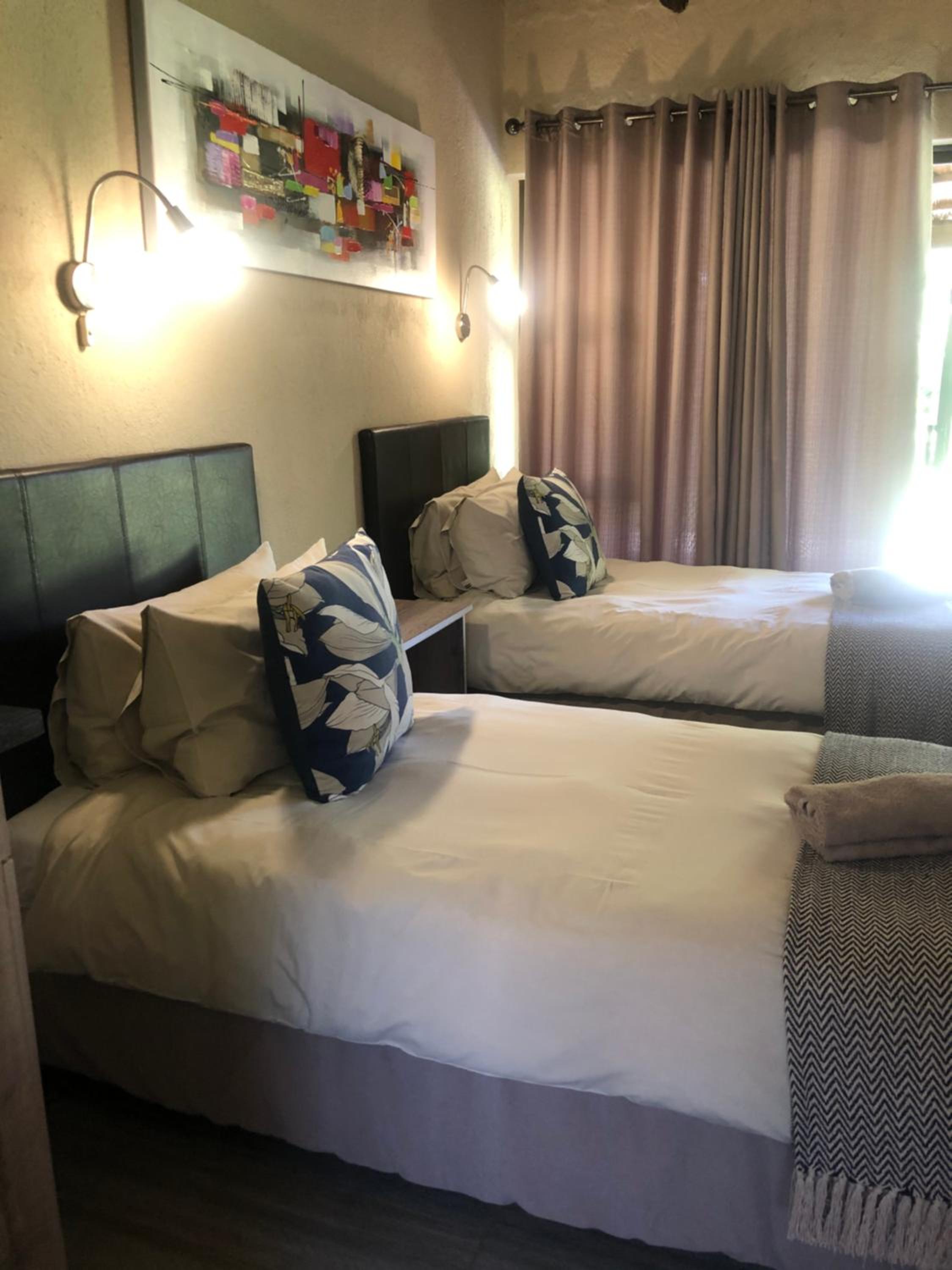 Standard Twin Room photo 2