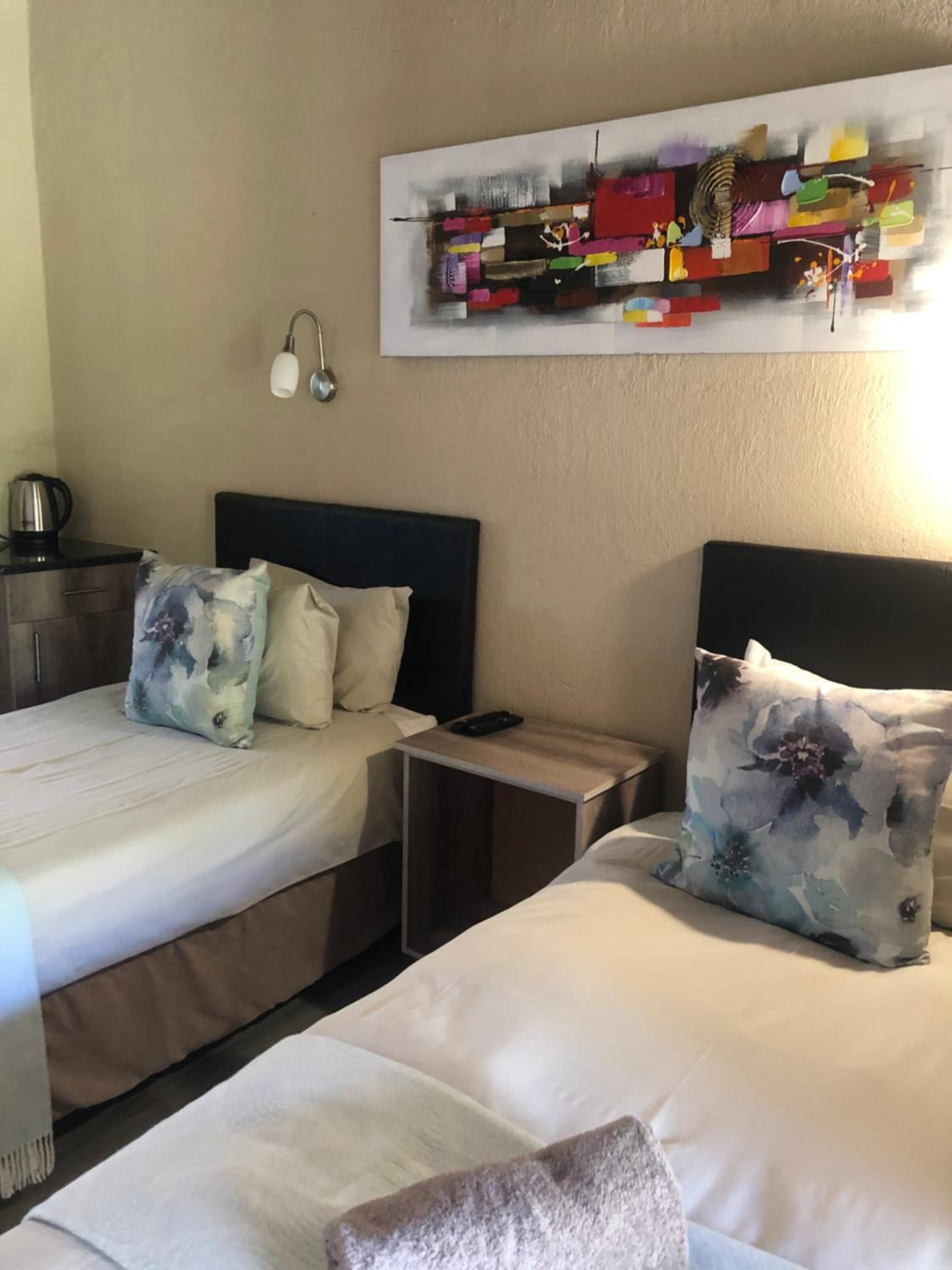 Standard Twin Room - Photo 1