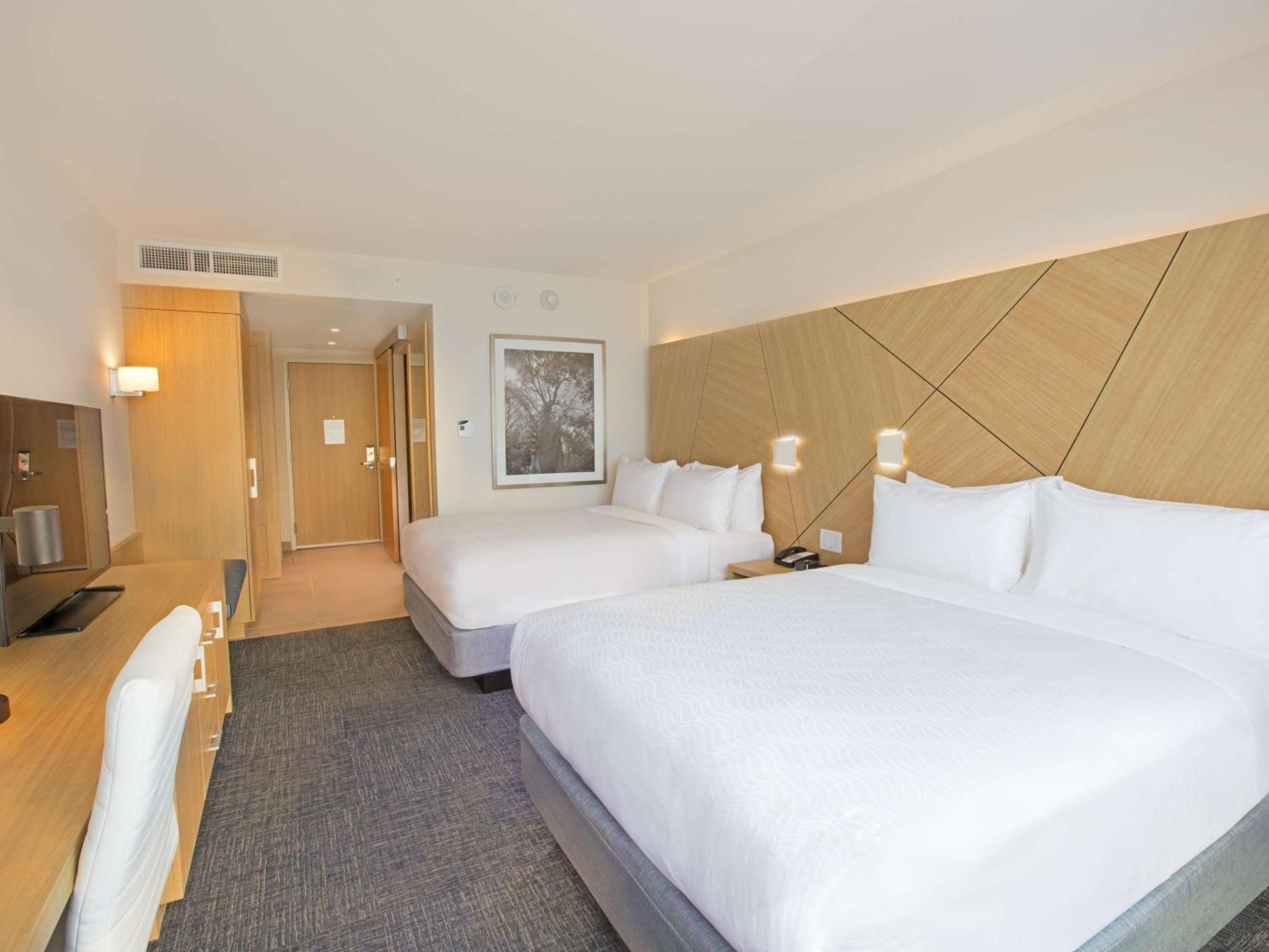 Superior Bay View Room with Two Queen Beds and Bay View - Hearing Accessible