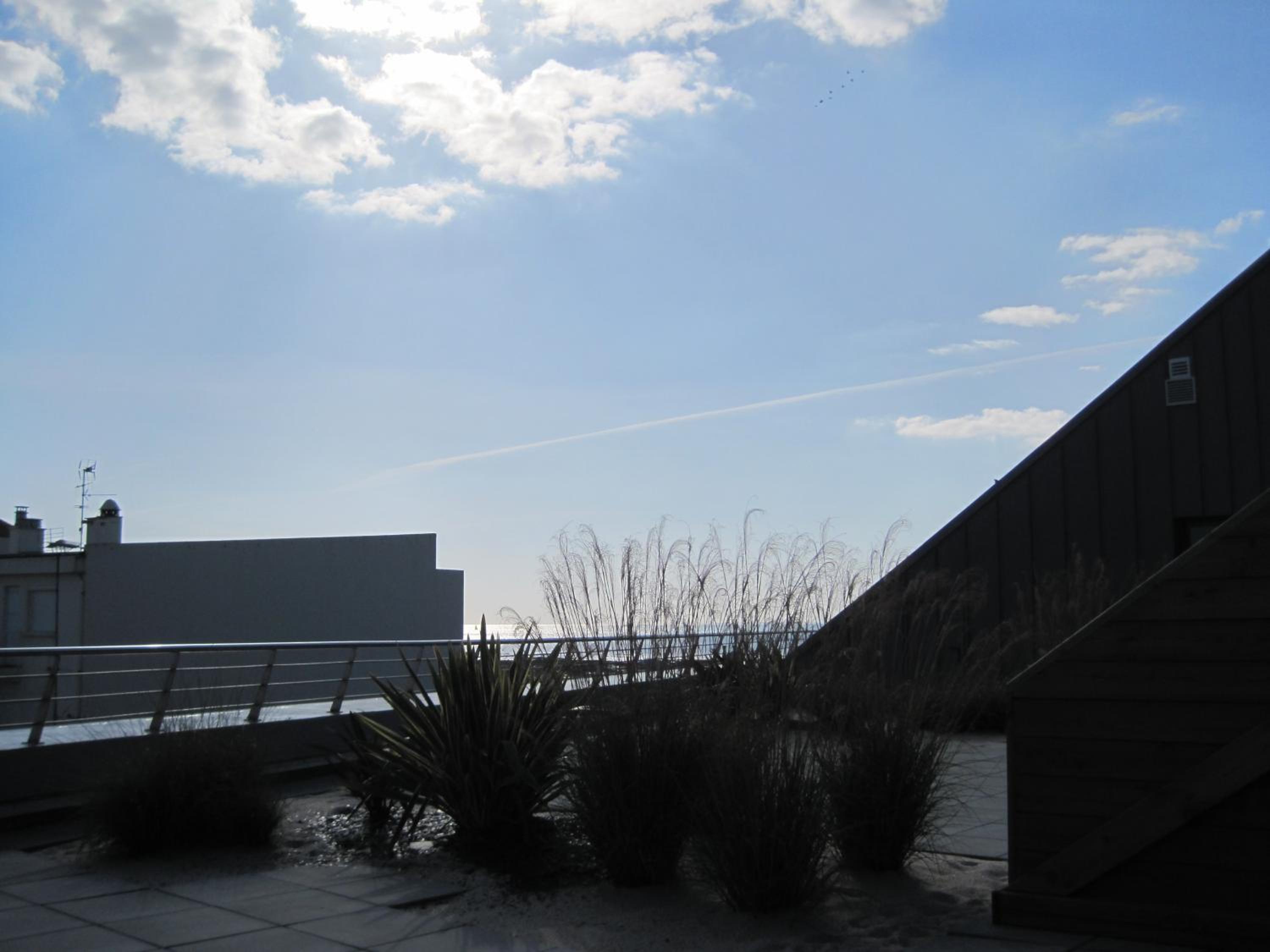 Two-Bedroom Apartment with Partial Sea View - Photo 13