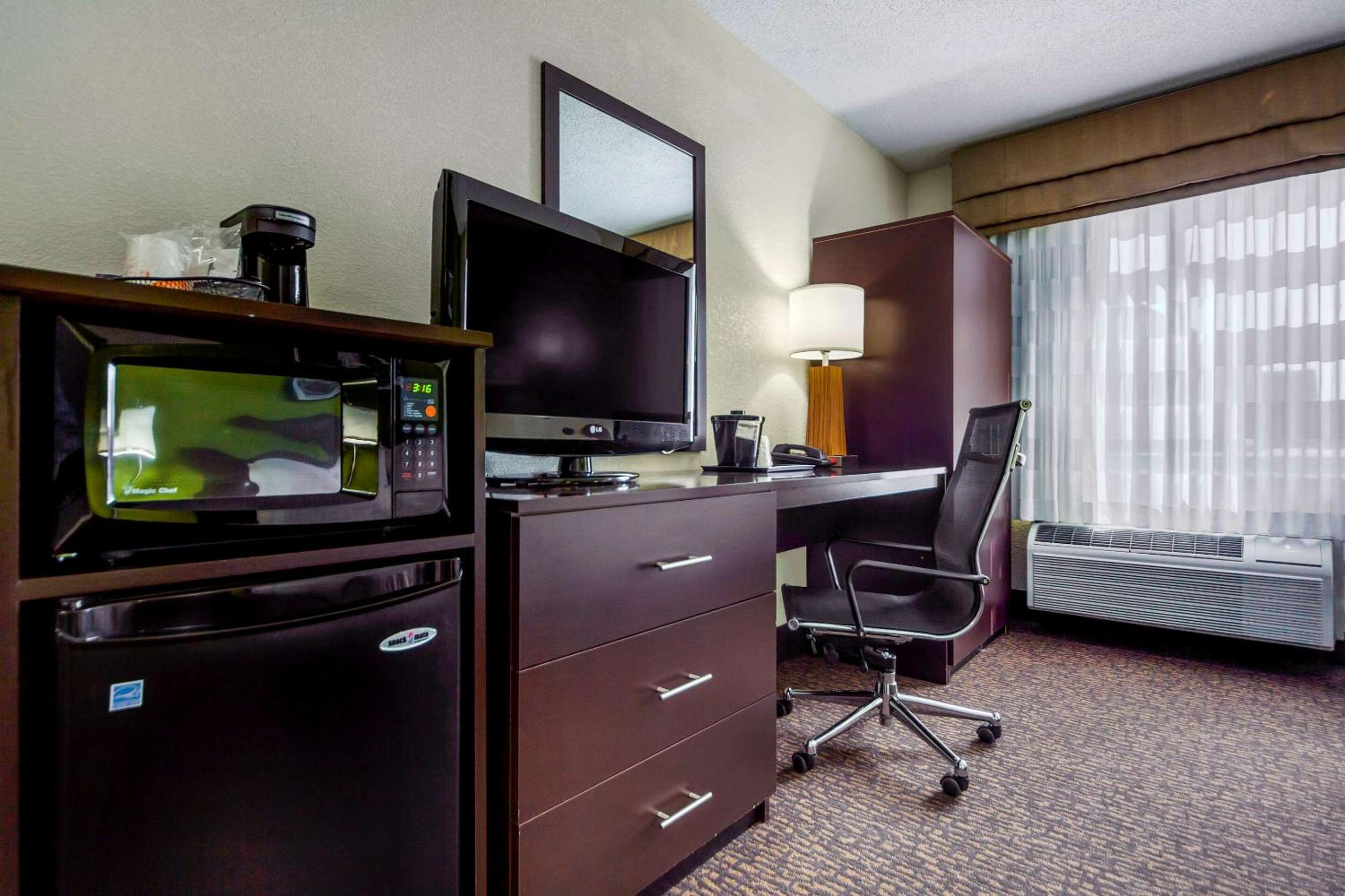 Queen Room - Accessible/Non-Smoking - Photo 2