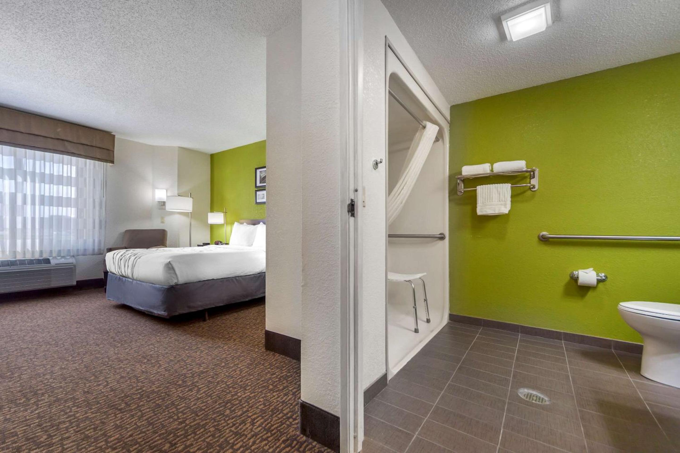 Queen Room - Accessible/Non-Smoking - Photo 5