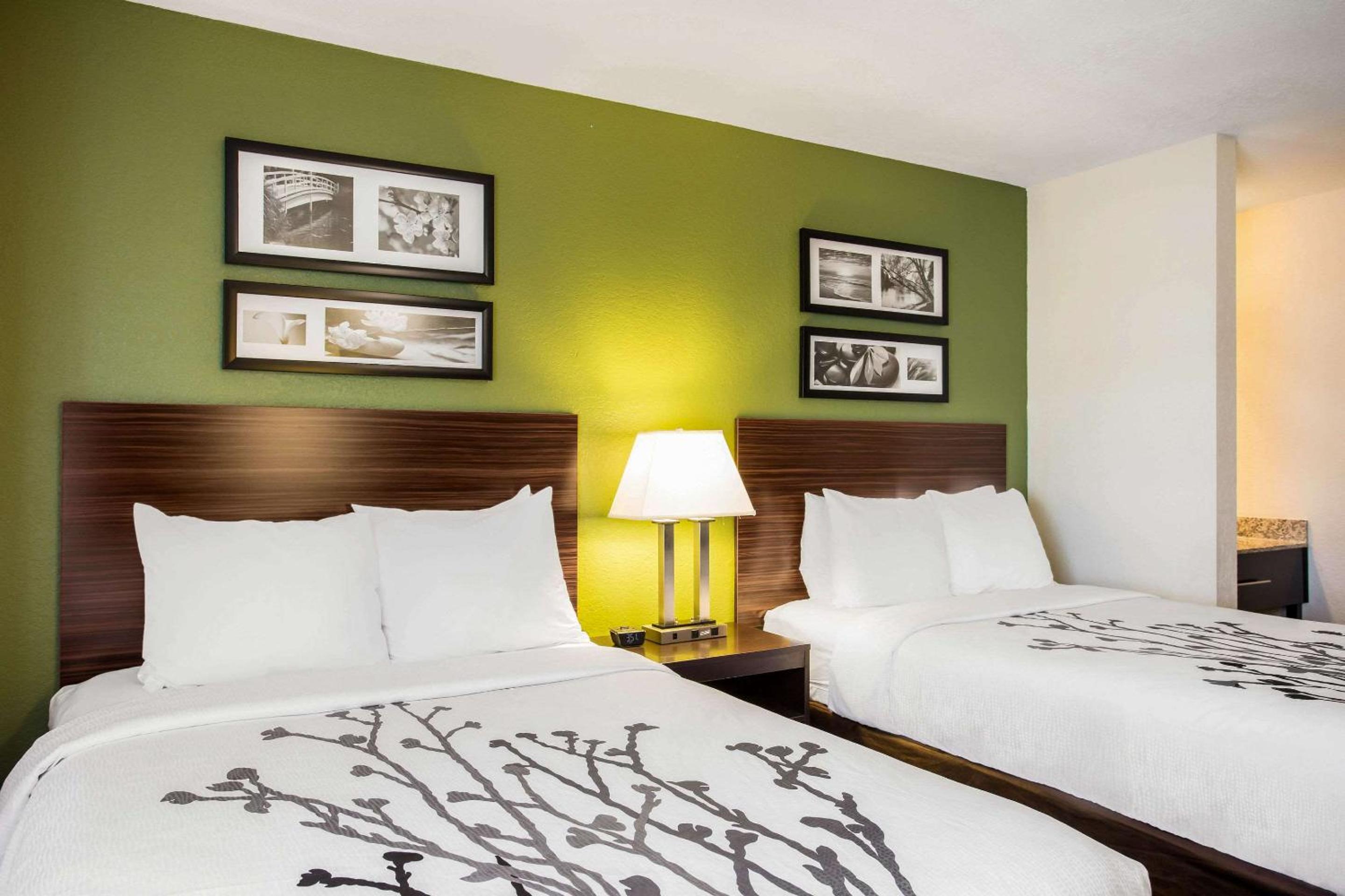 Double Room with Two Double Beds - Non-Smoking - Photo 4