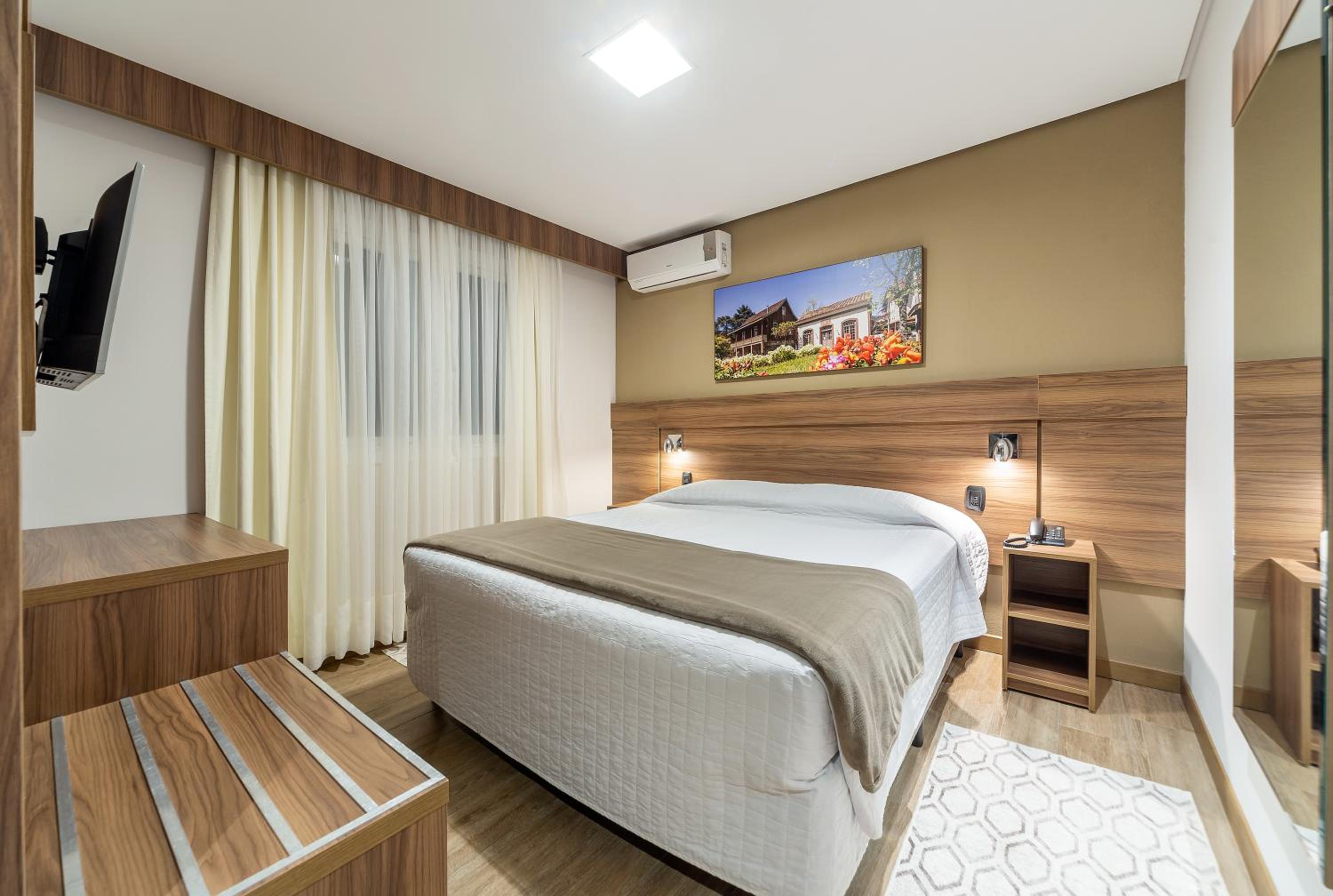 Available room thumbnail 5