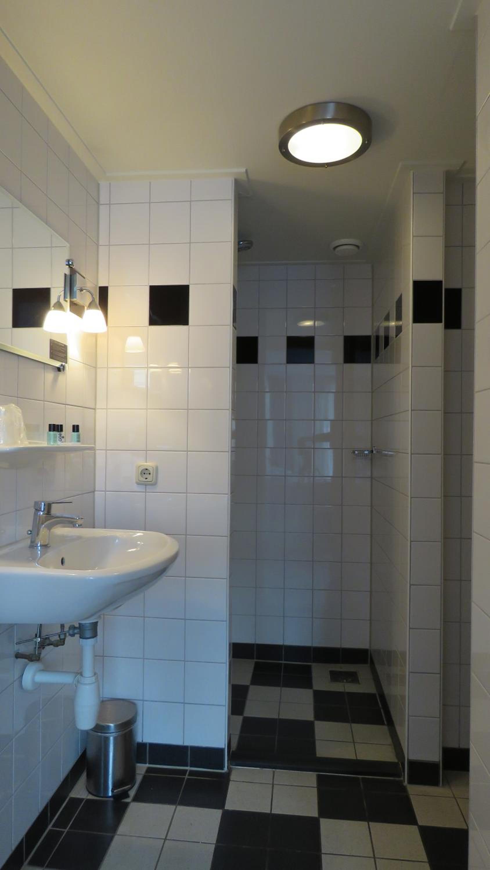 Double or Twin Room - Photo 13