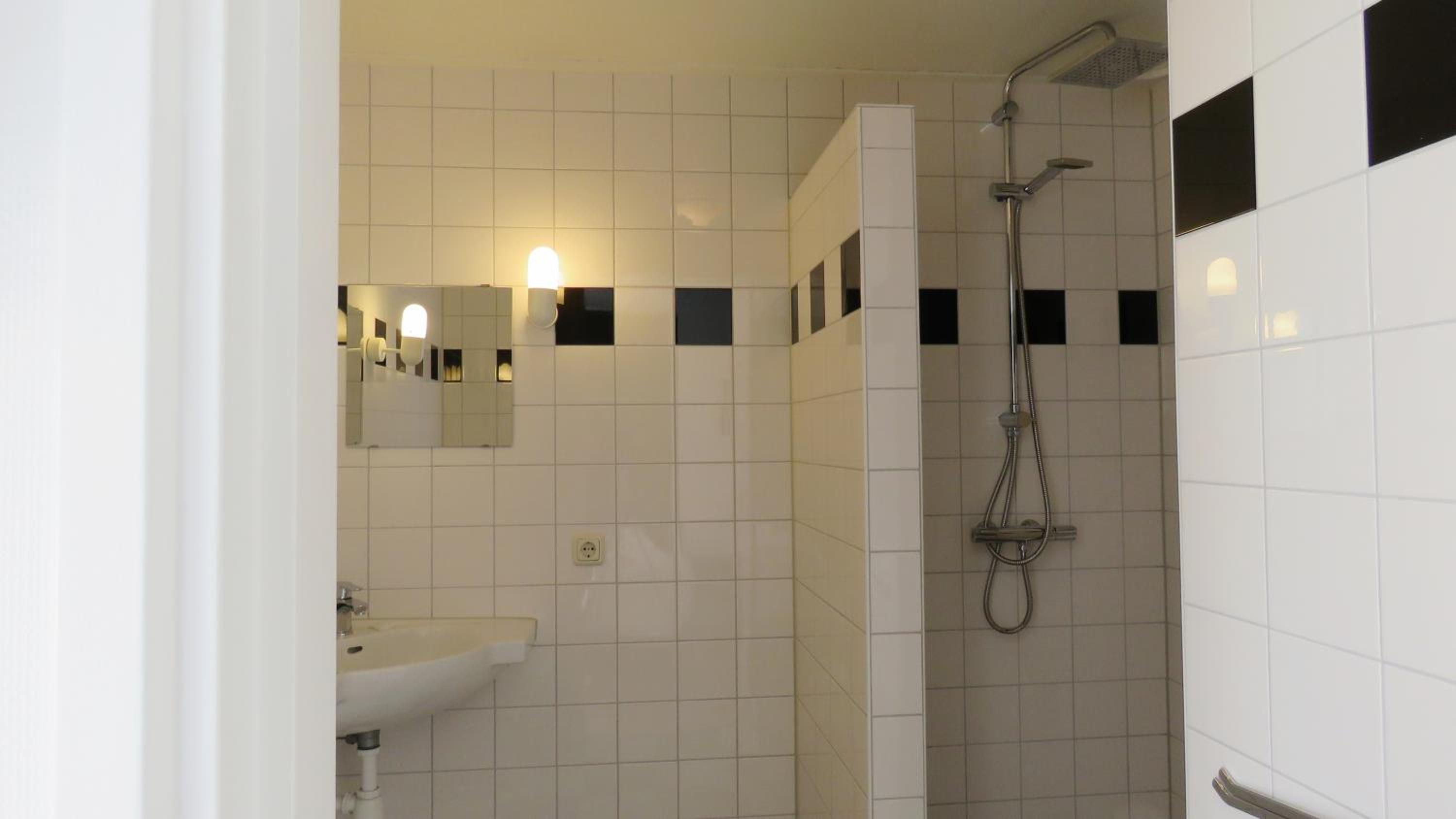 Double or Twin Room - Photo 10