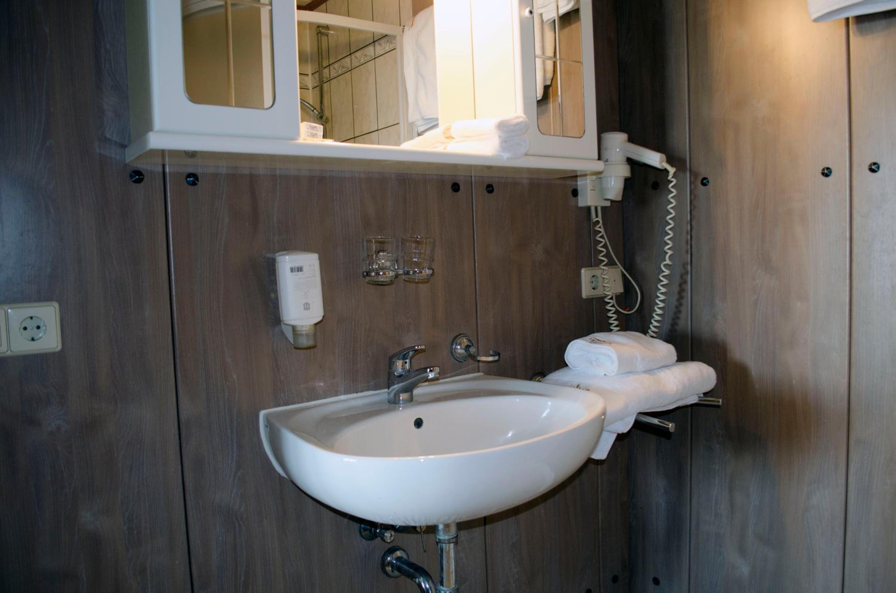 Double Room - Photo 8