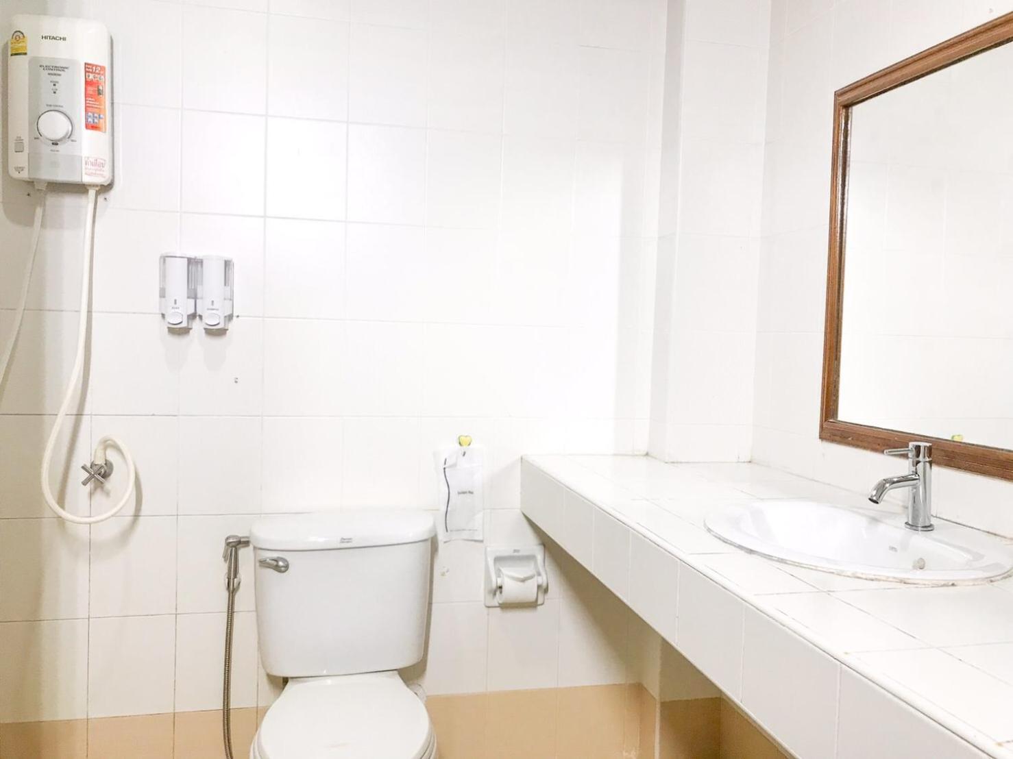 Standard Twin Room with Mountain View photo 2