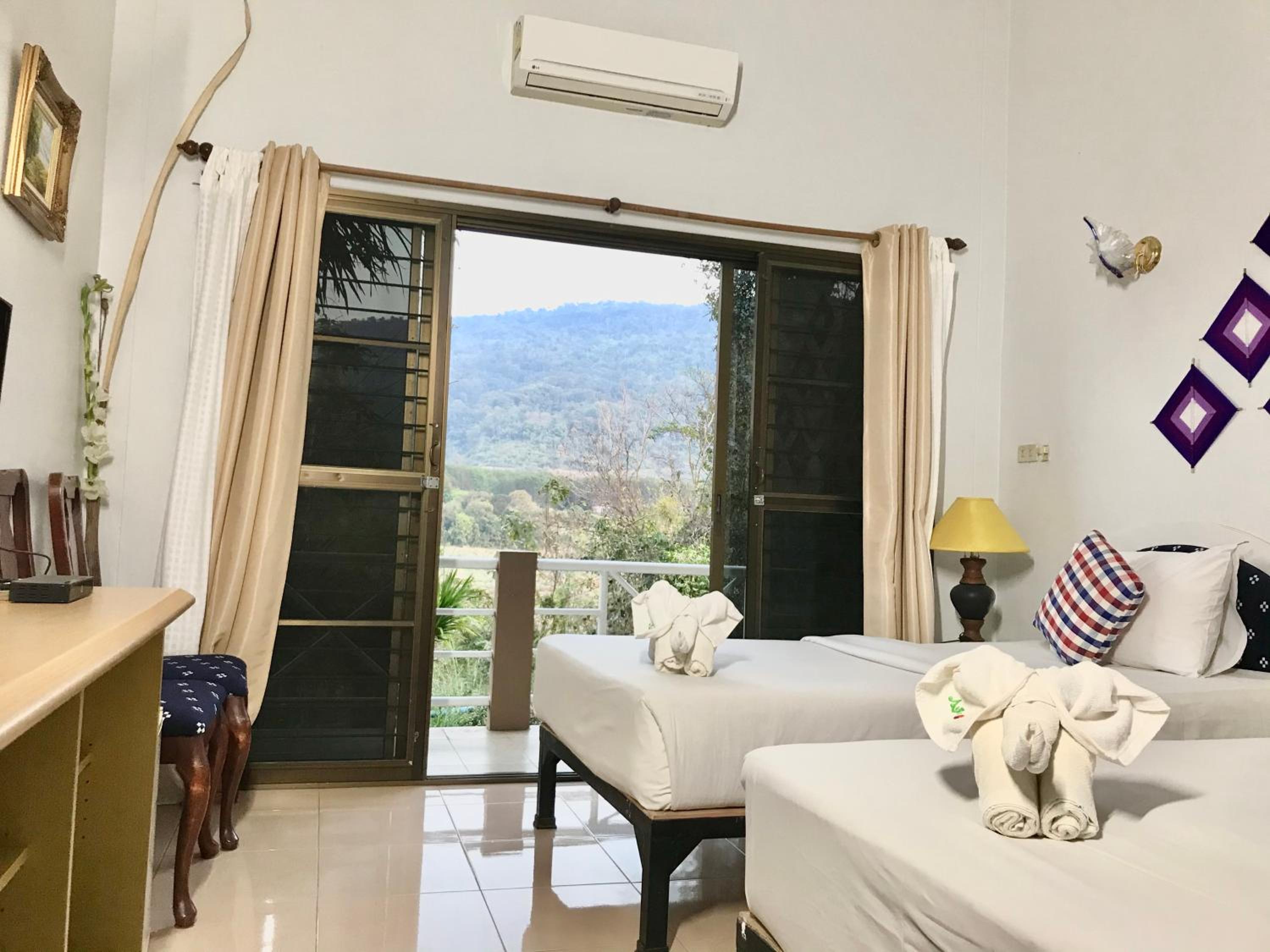 Standard Twin Room with Mountain View photo 3