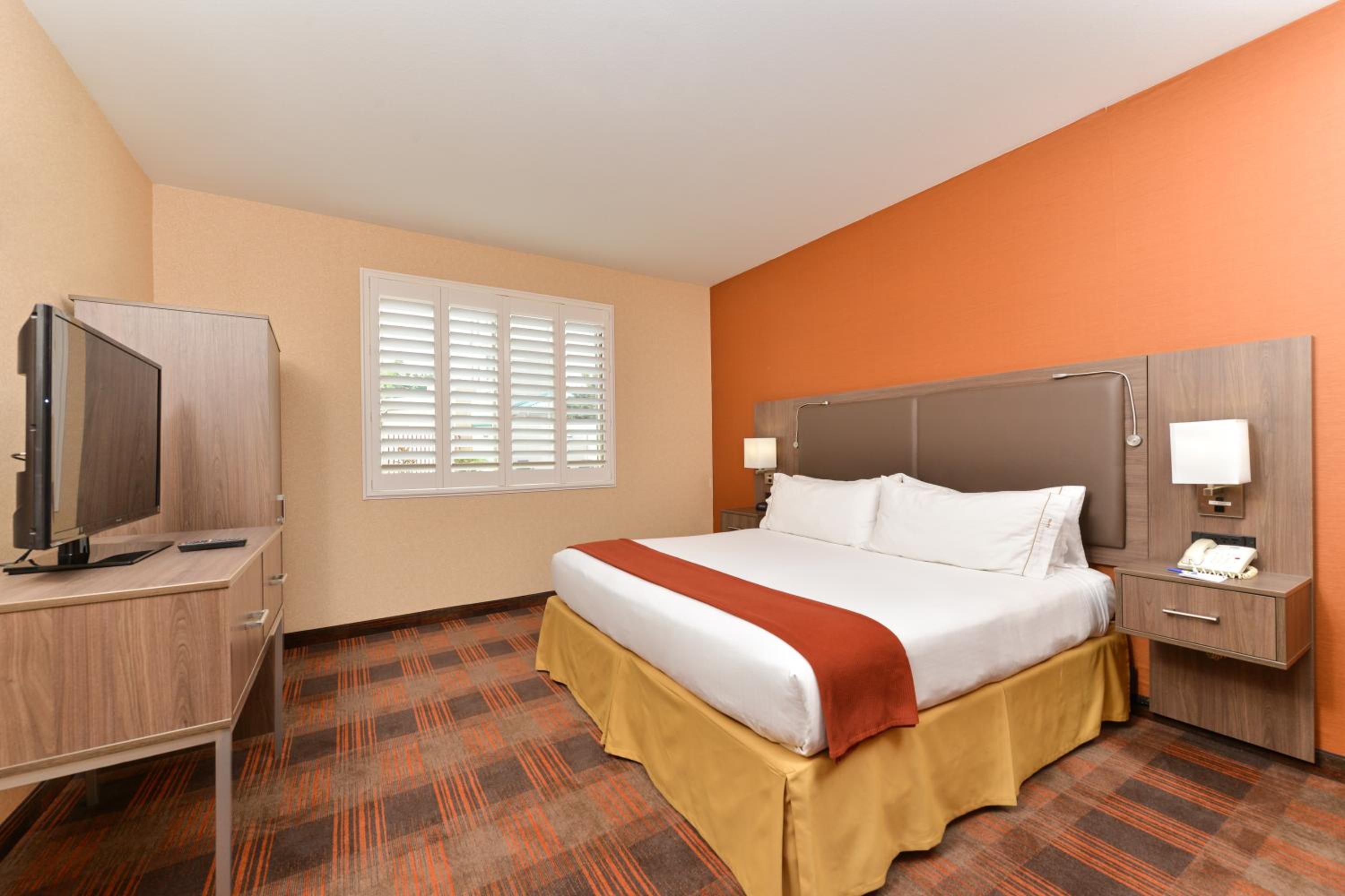 Standard King Room - Photo 3