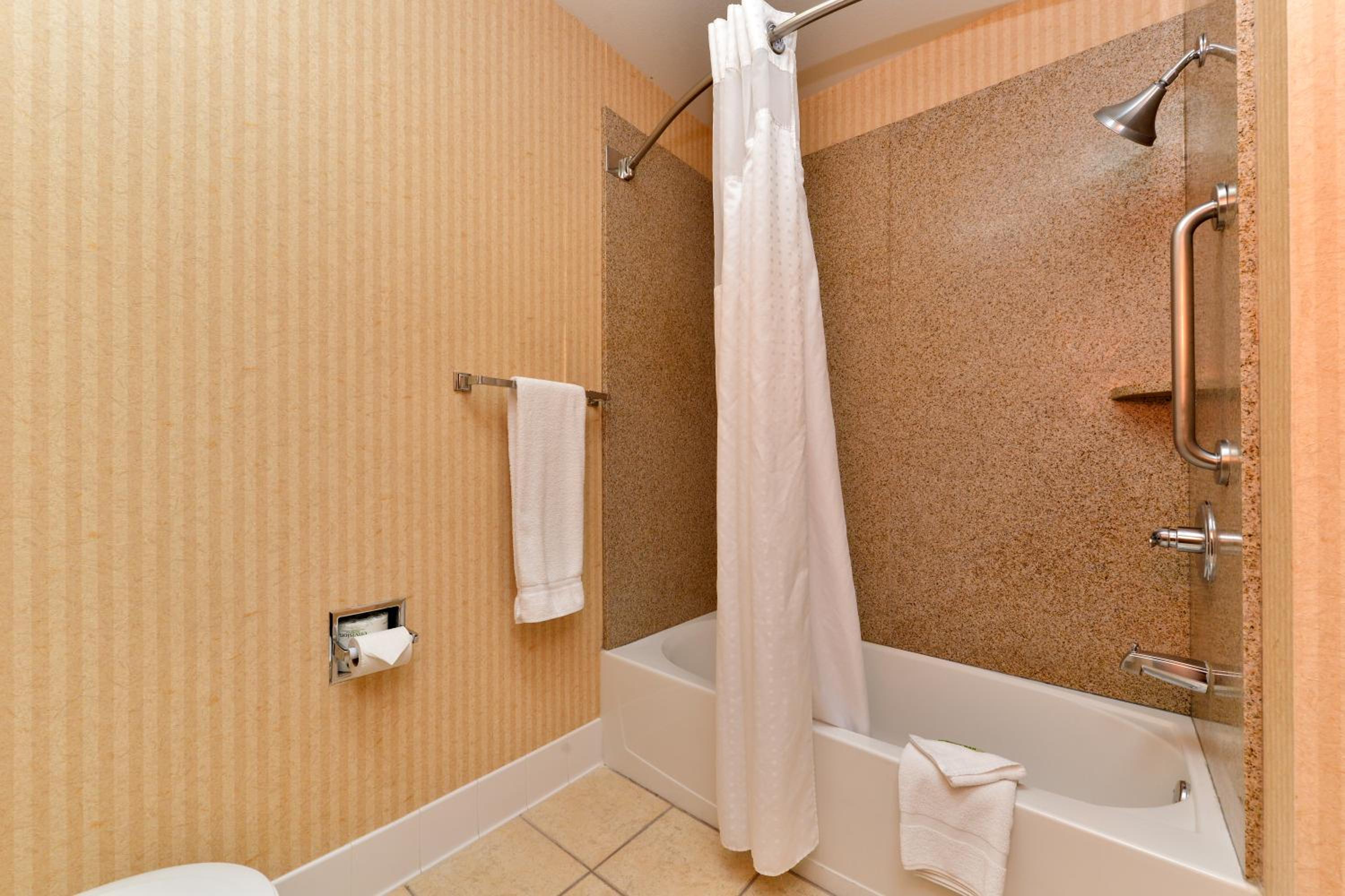 Standard King Room - Photo 4