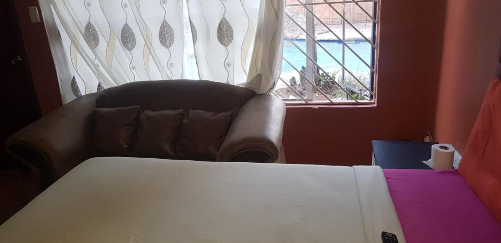 Double Room with Private Bathroom - Photo 1