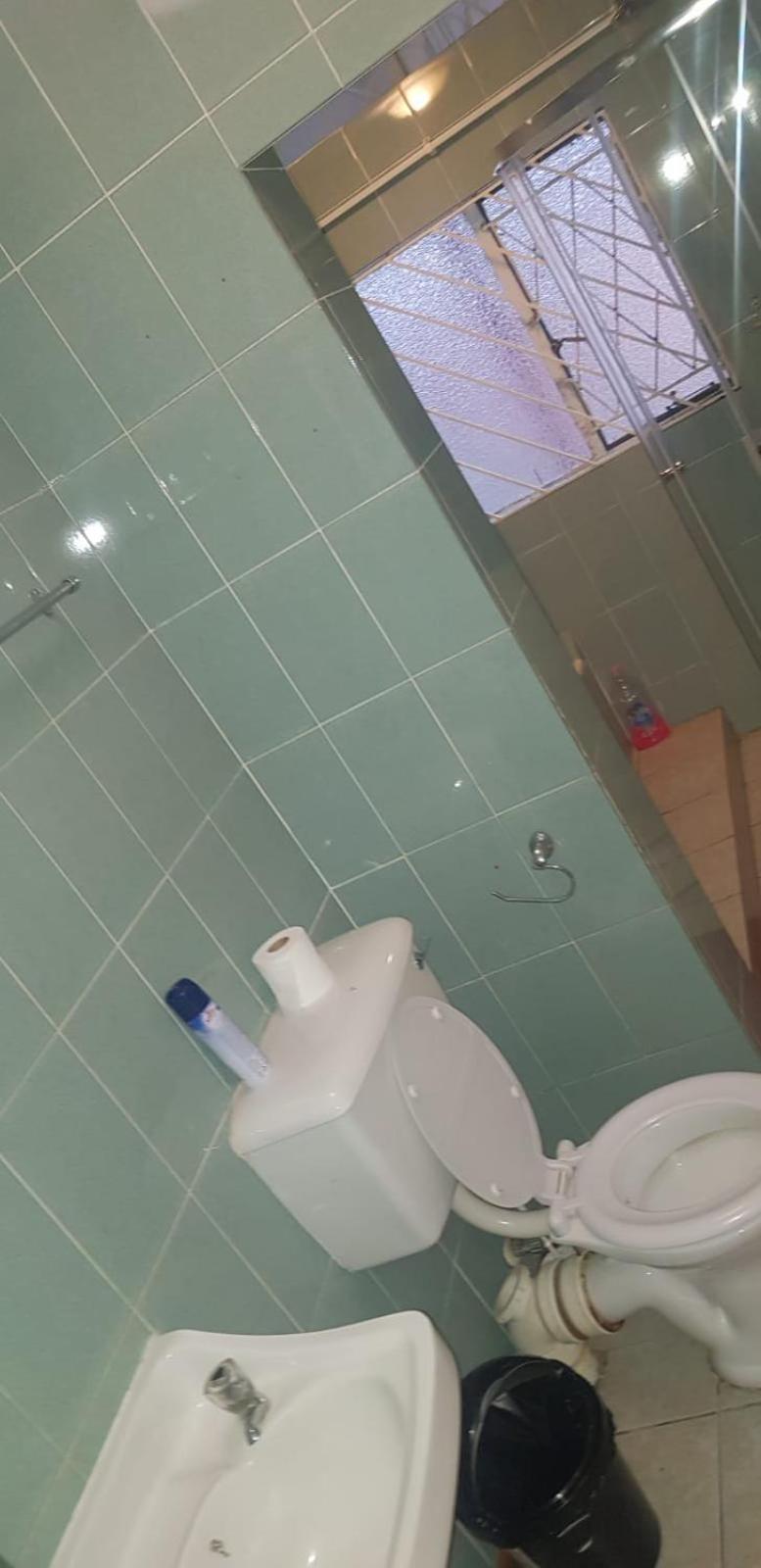 Double Room with Private Bathroom - Photo 17