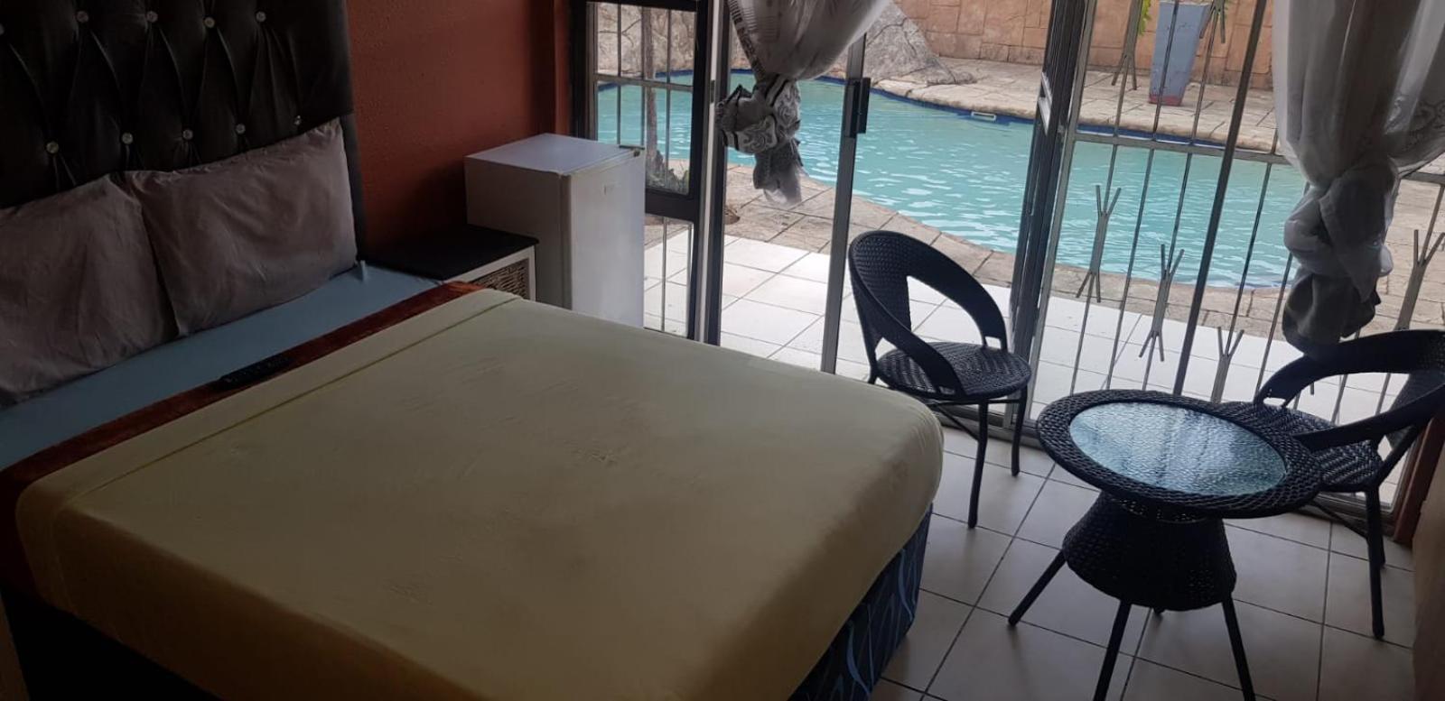 Double Room with Private Bathroom - Photo 5
