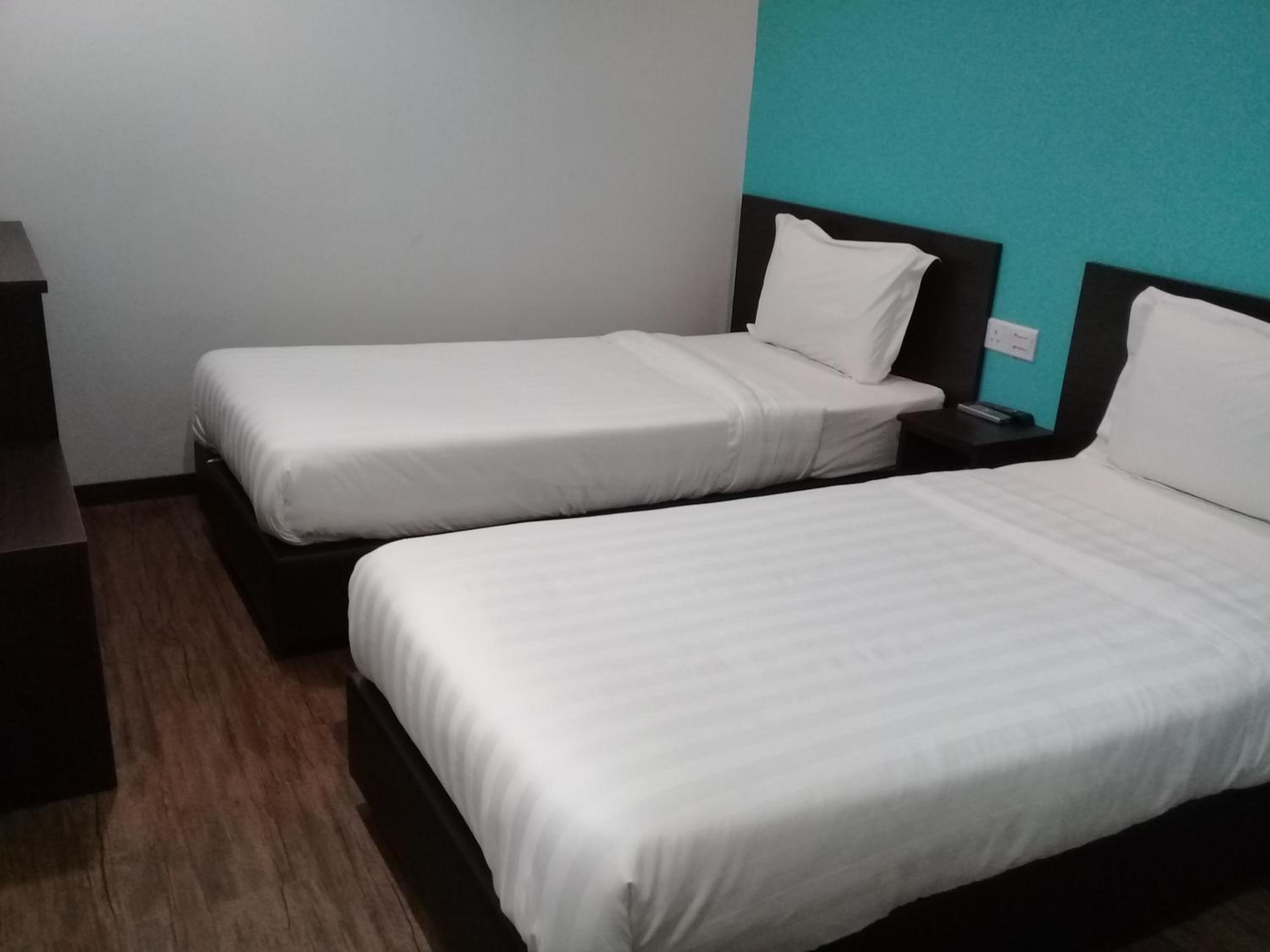 Deluxe Twin Room - Photo 2