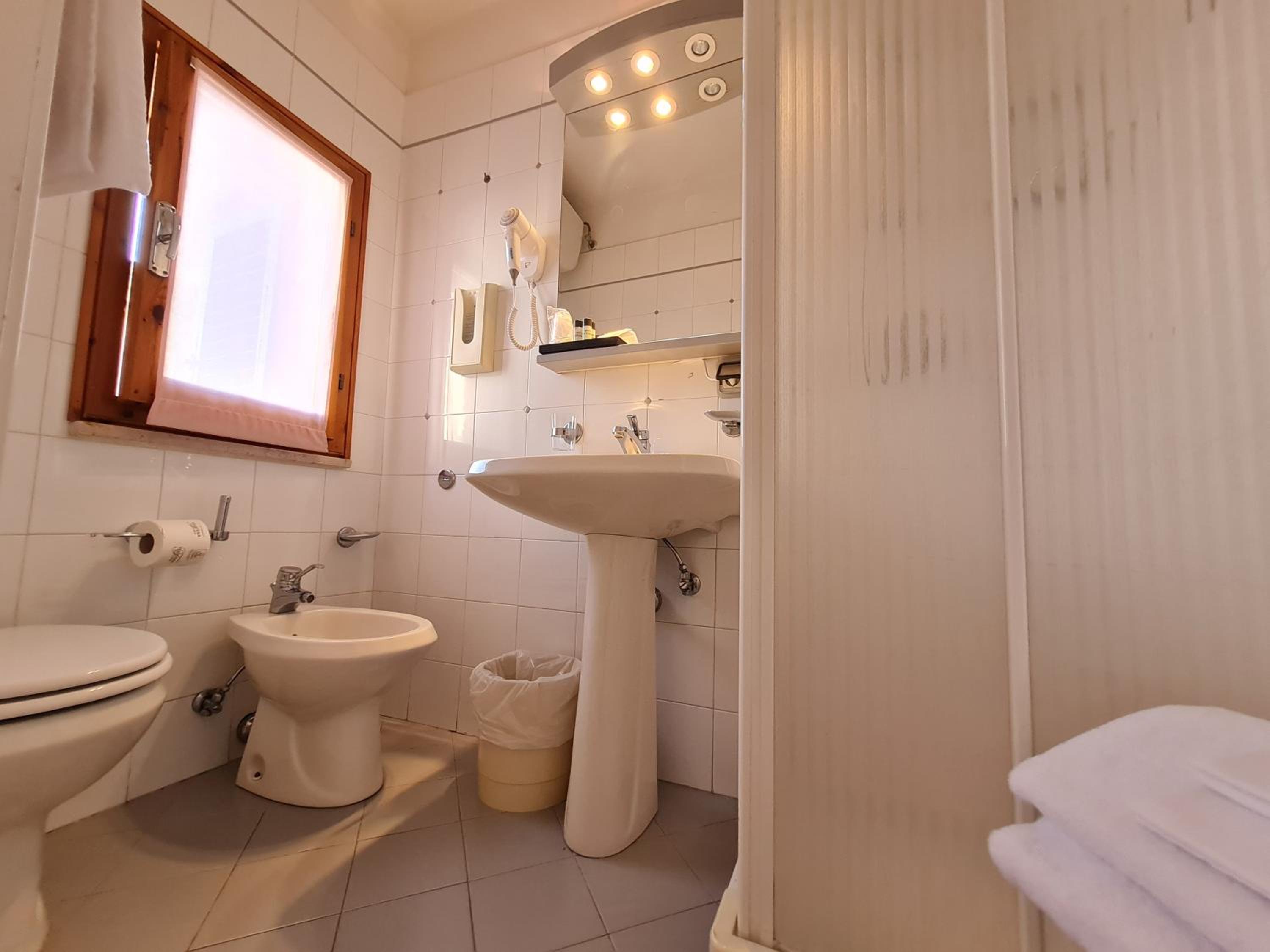 Standard Double Room - Annex photo 2
