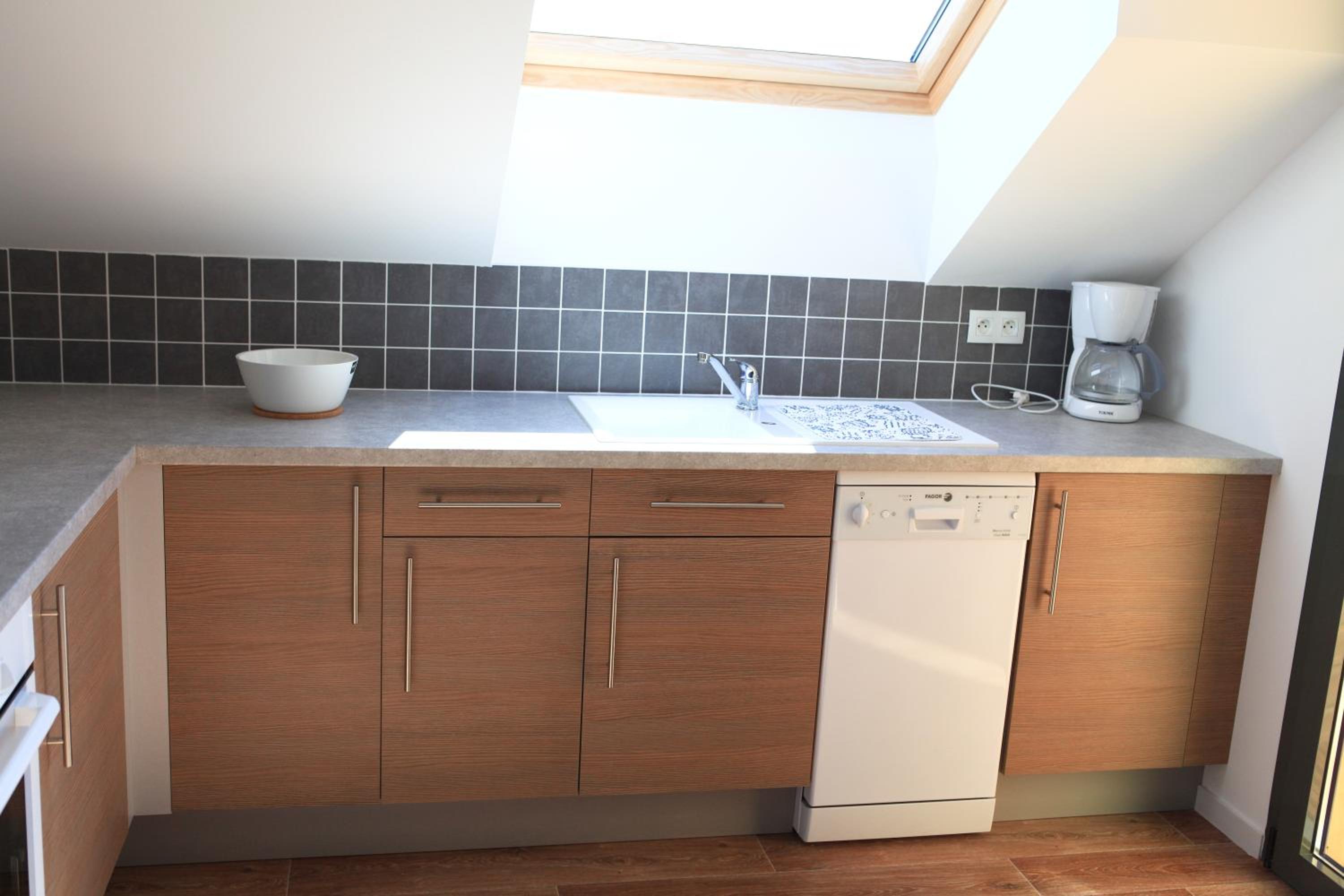 Three-Bedroom Apartment with Sea View - Photo 21