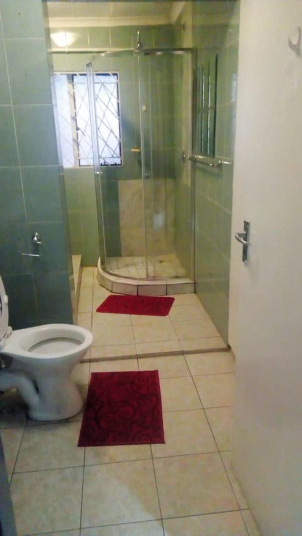 Double Room with Shared Bathroom photo 2