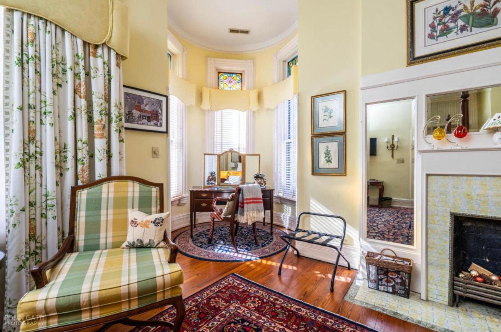 Deluxe King Room photo 2