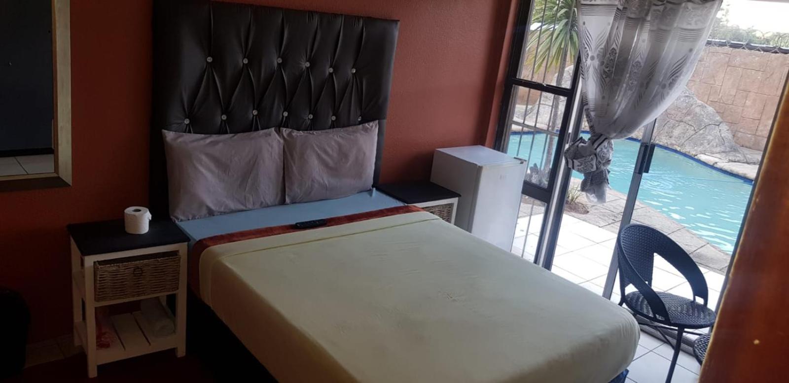 Double Room with Shared Bathroom photo 3