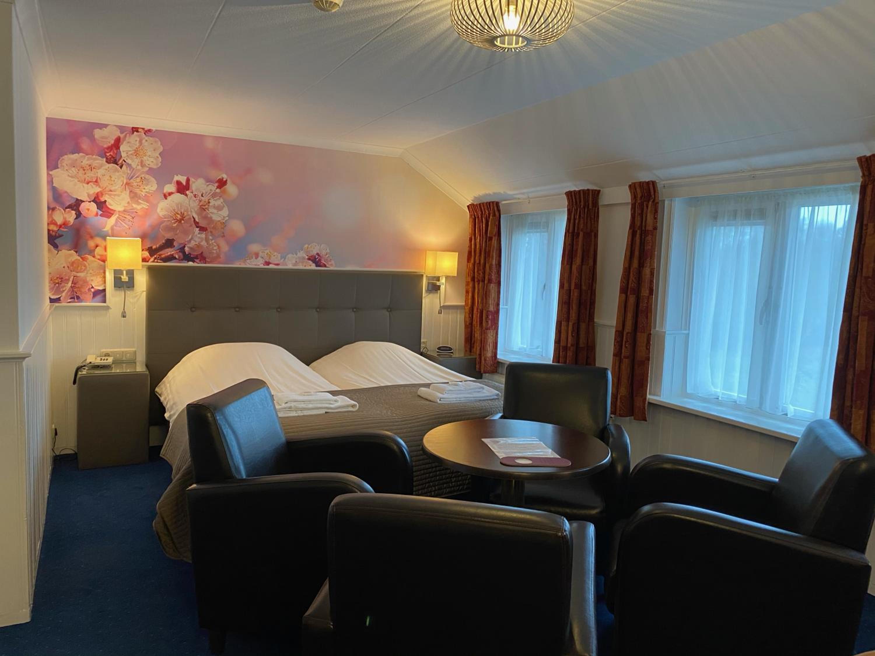 Double Room with Shower photo 2