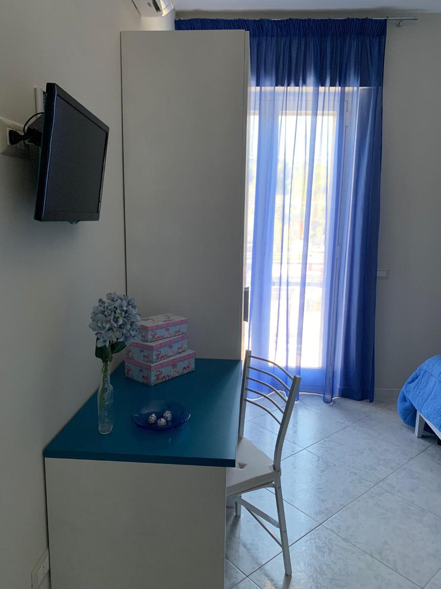 Triple Room with Private Bathroom - Photo 6