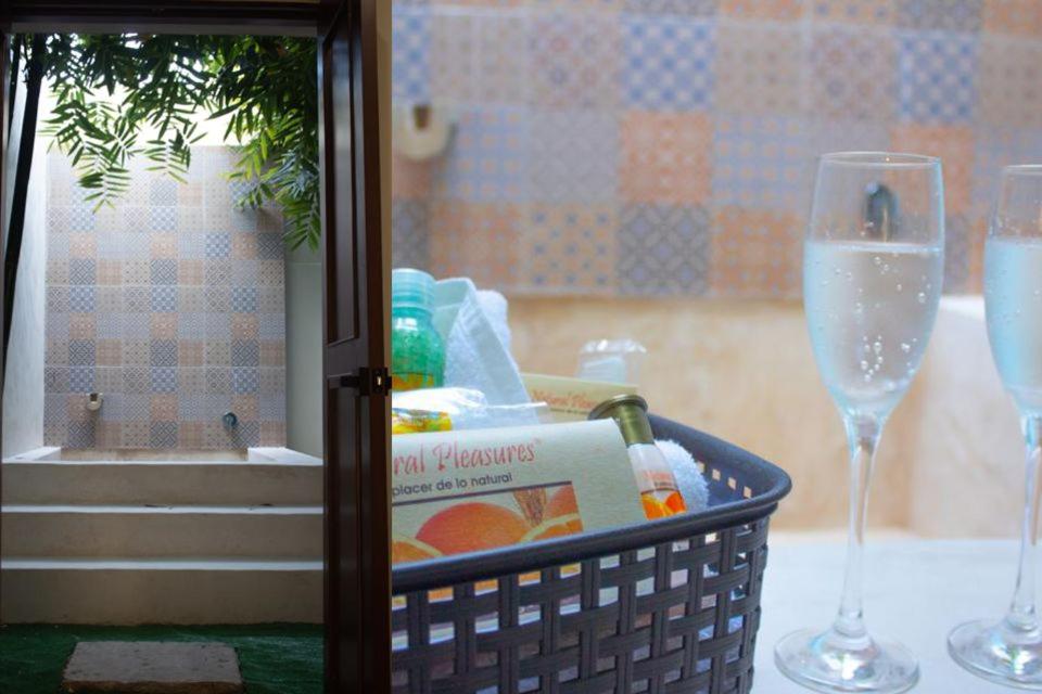 King Suite with Exterior Jacuzzi  photo 3