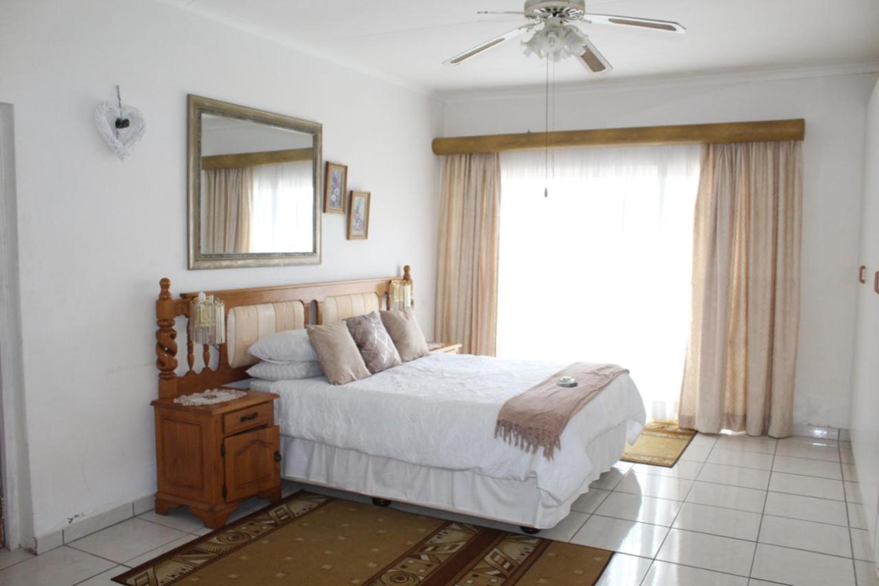 Four-Bedroom House photo 3