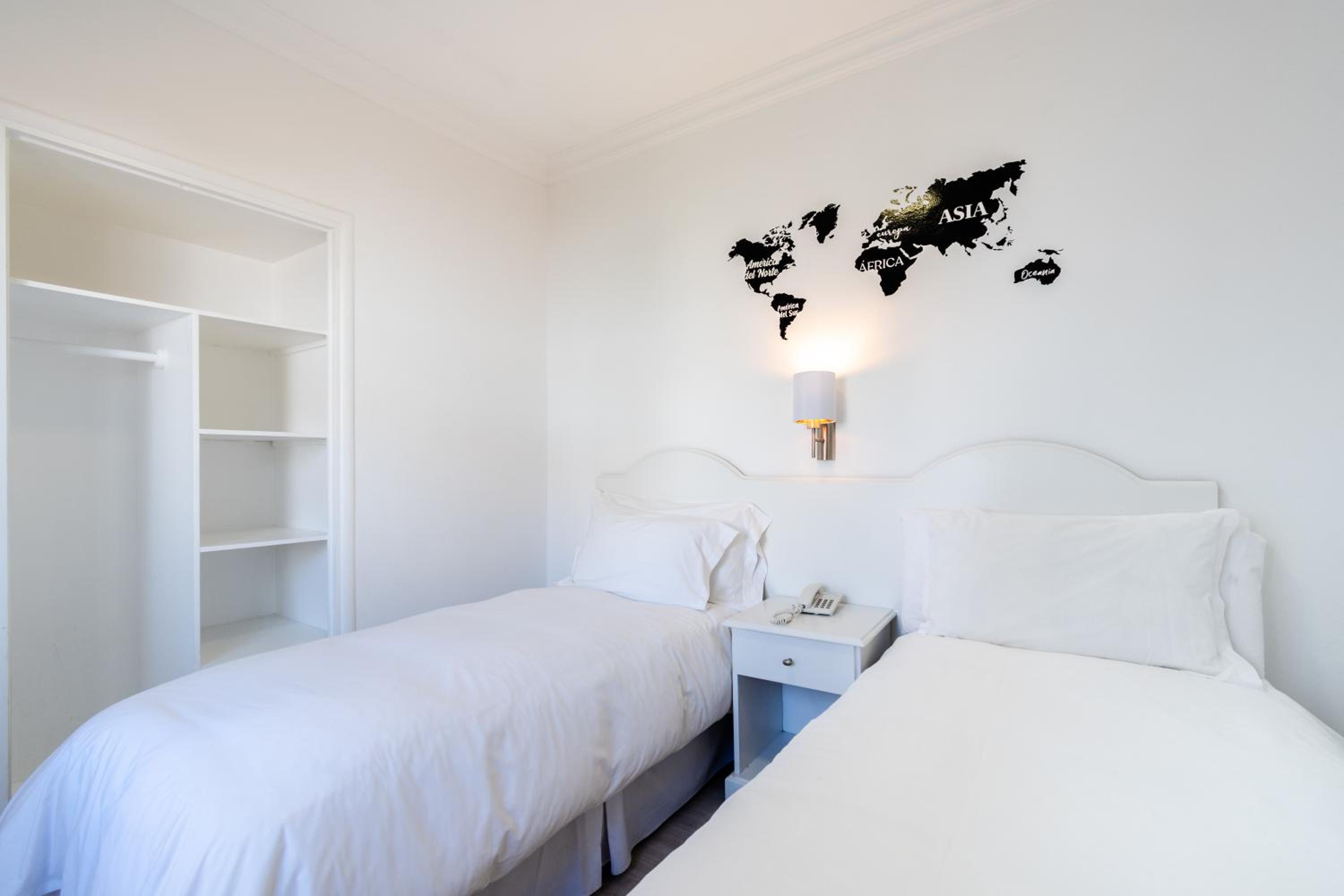 Standard Twin Room - Photo 1