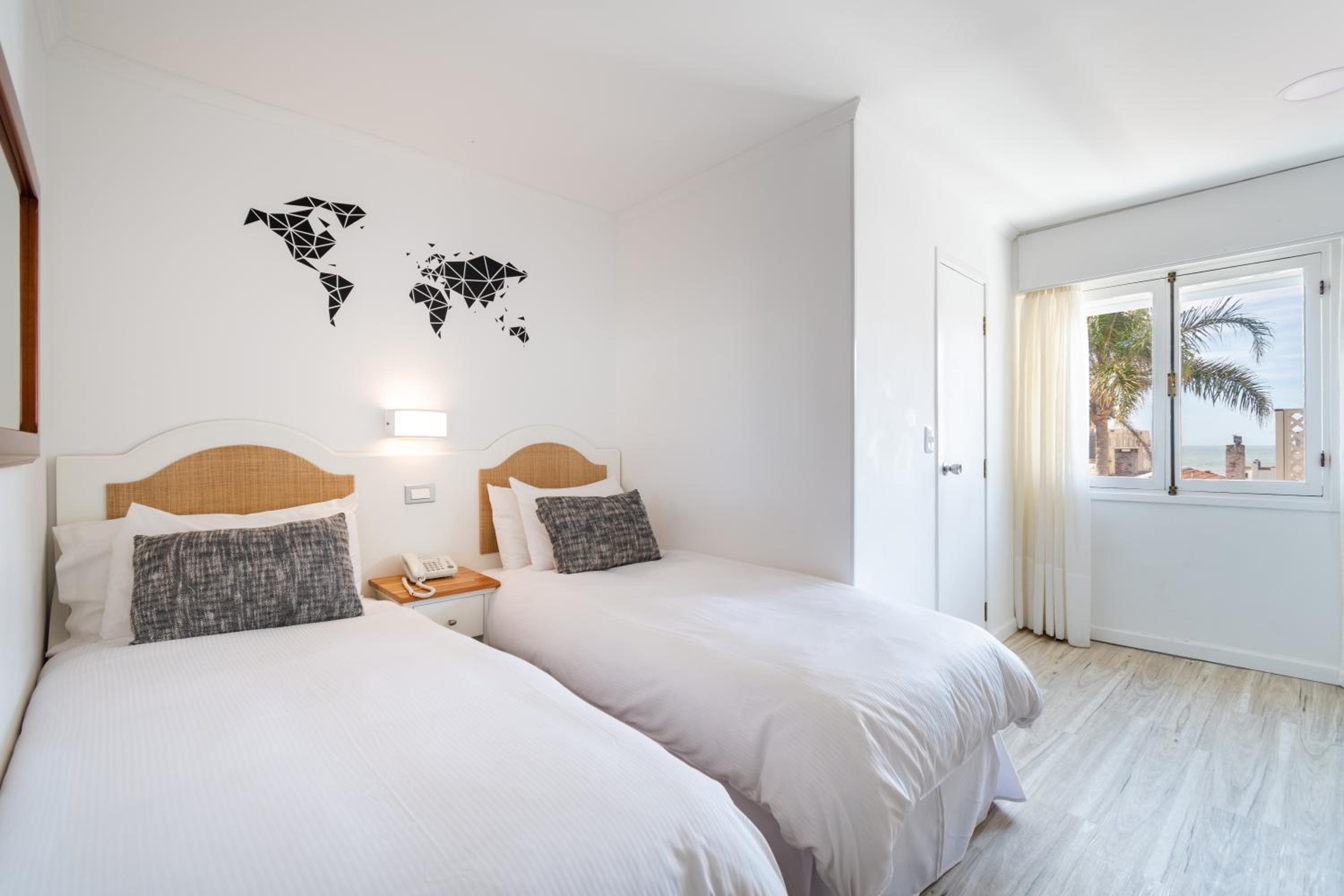 Standard Twin Room - Photo 3