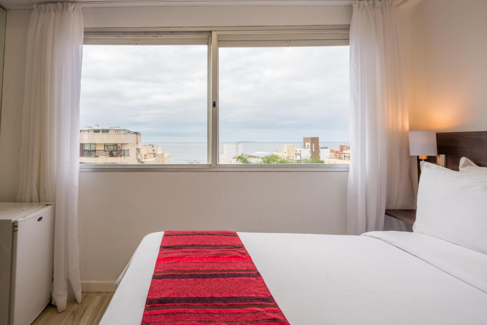 Double Room with Sea View - Photo 2