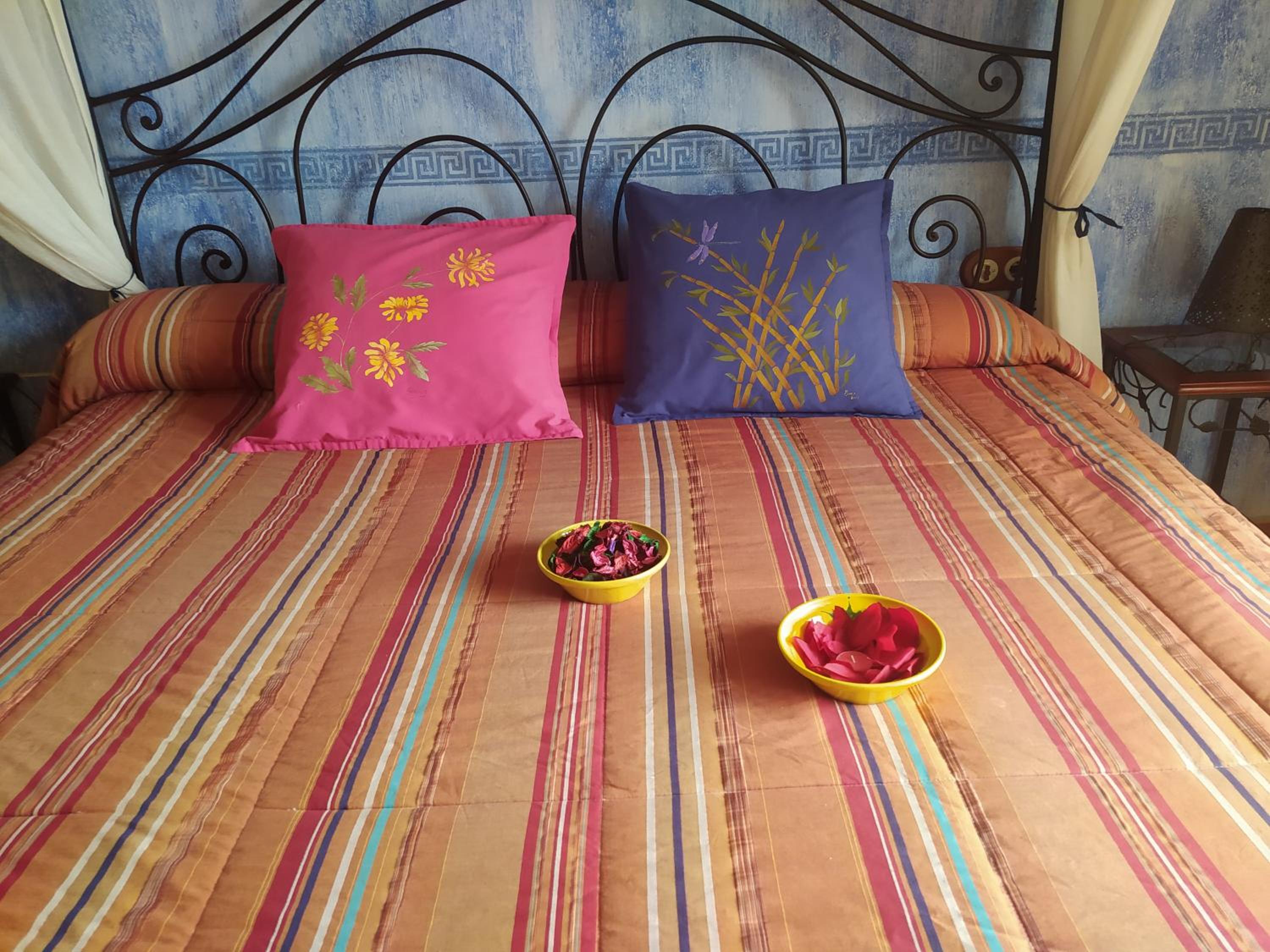 Queen Room with Garden View - Photo 3