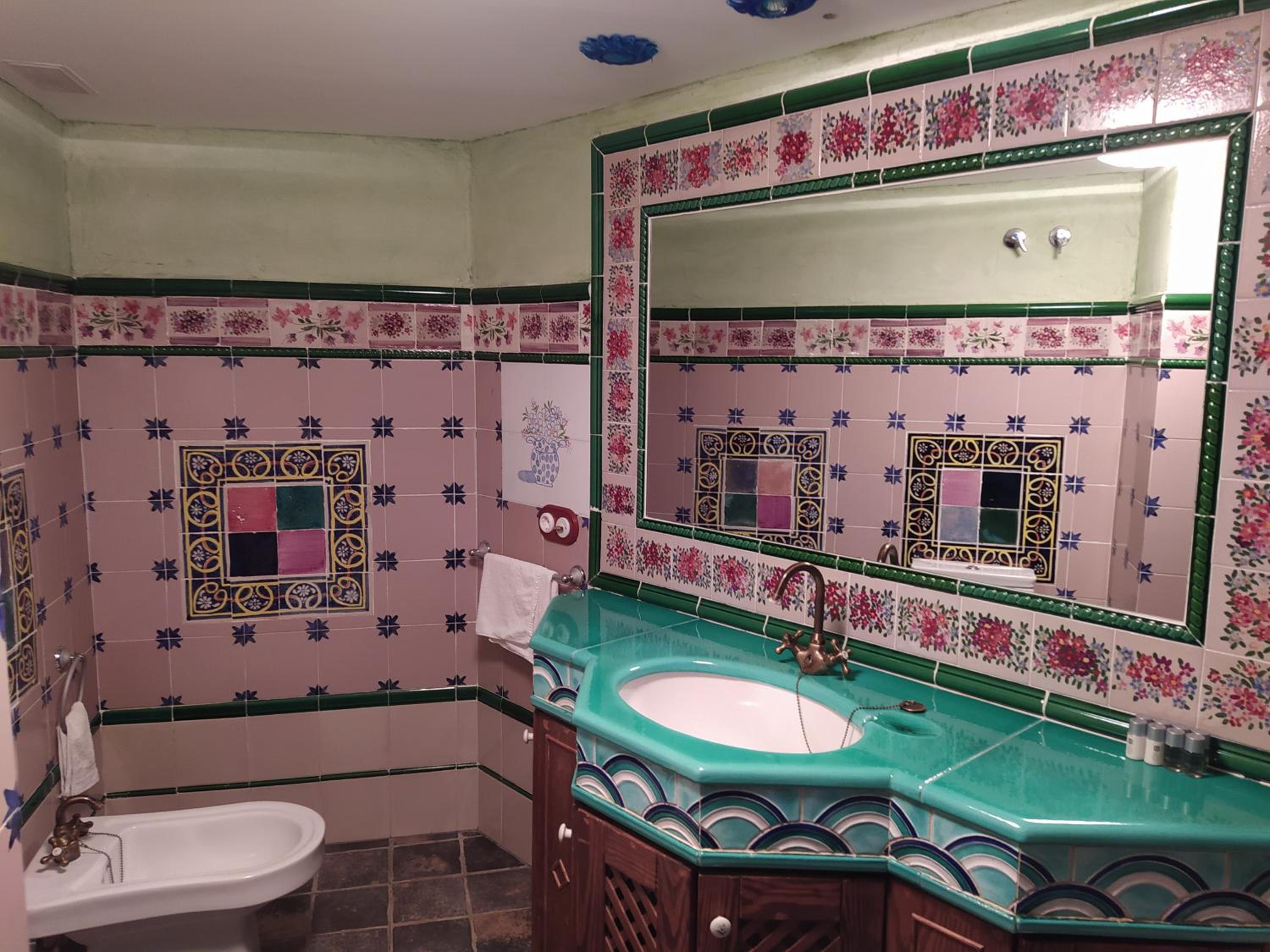 Double Room with Spa Bath - Photo 5