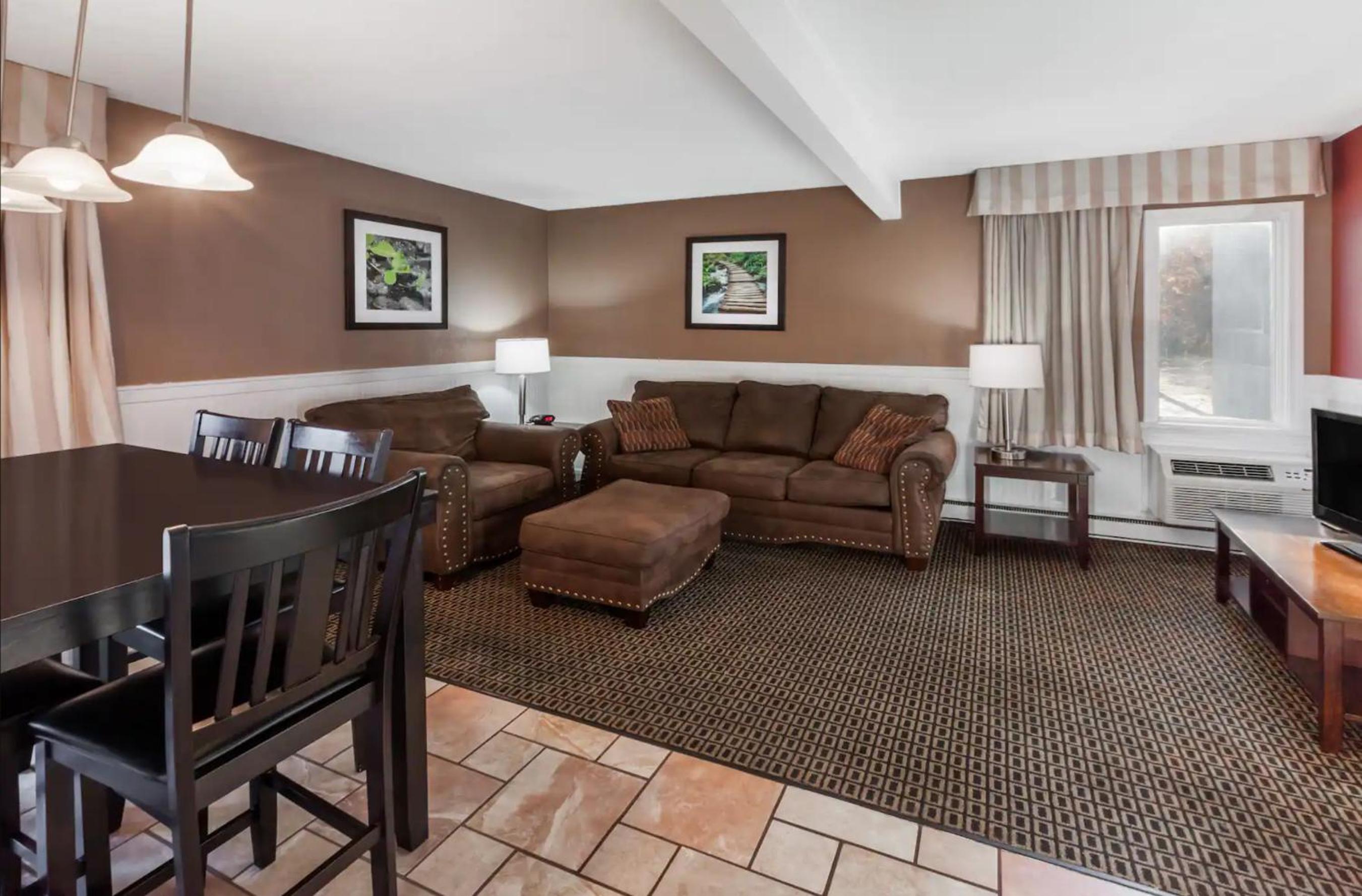 Two-Bedroom Studio with Kitchenette and Balcony - Stairway Access/Non-Smoking photo 1