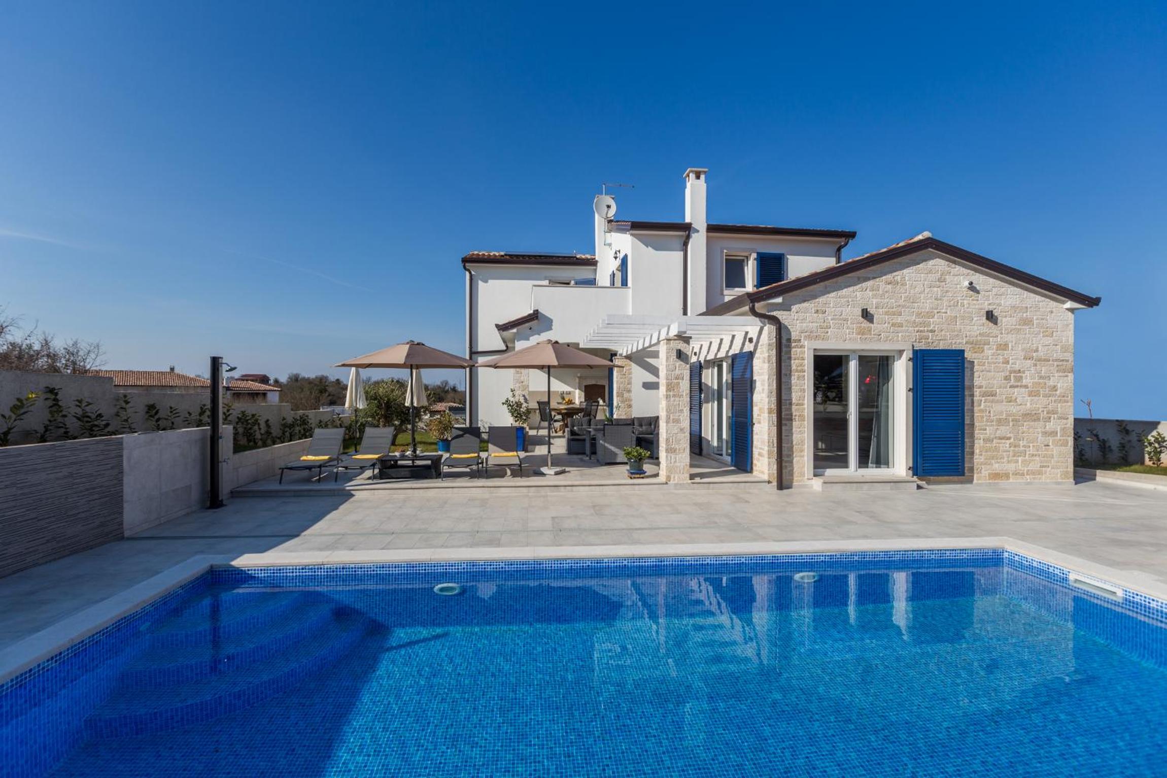 Three-Bedroom Villa photo 2