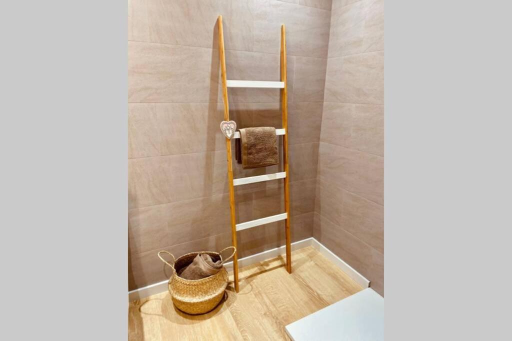 One-Bedroom Apartment - Photo 3