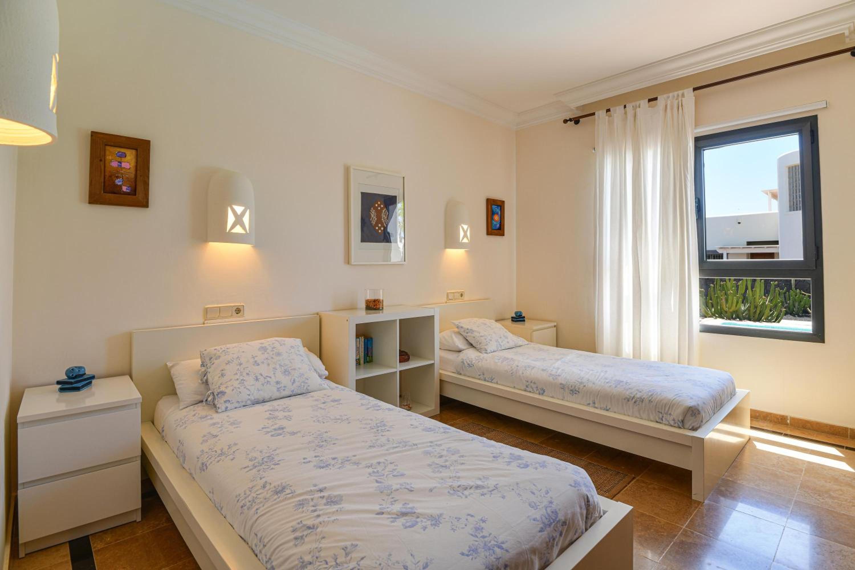 Villa with Sea View - Photo 19