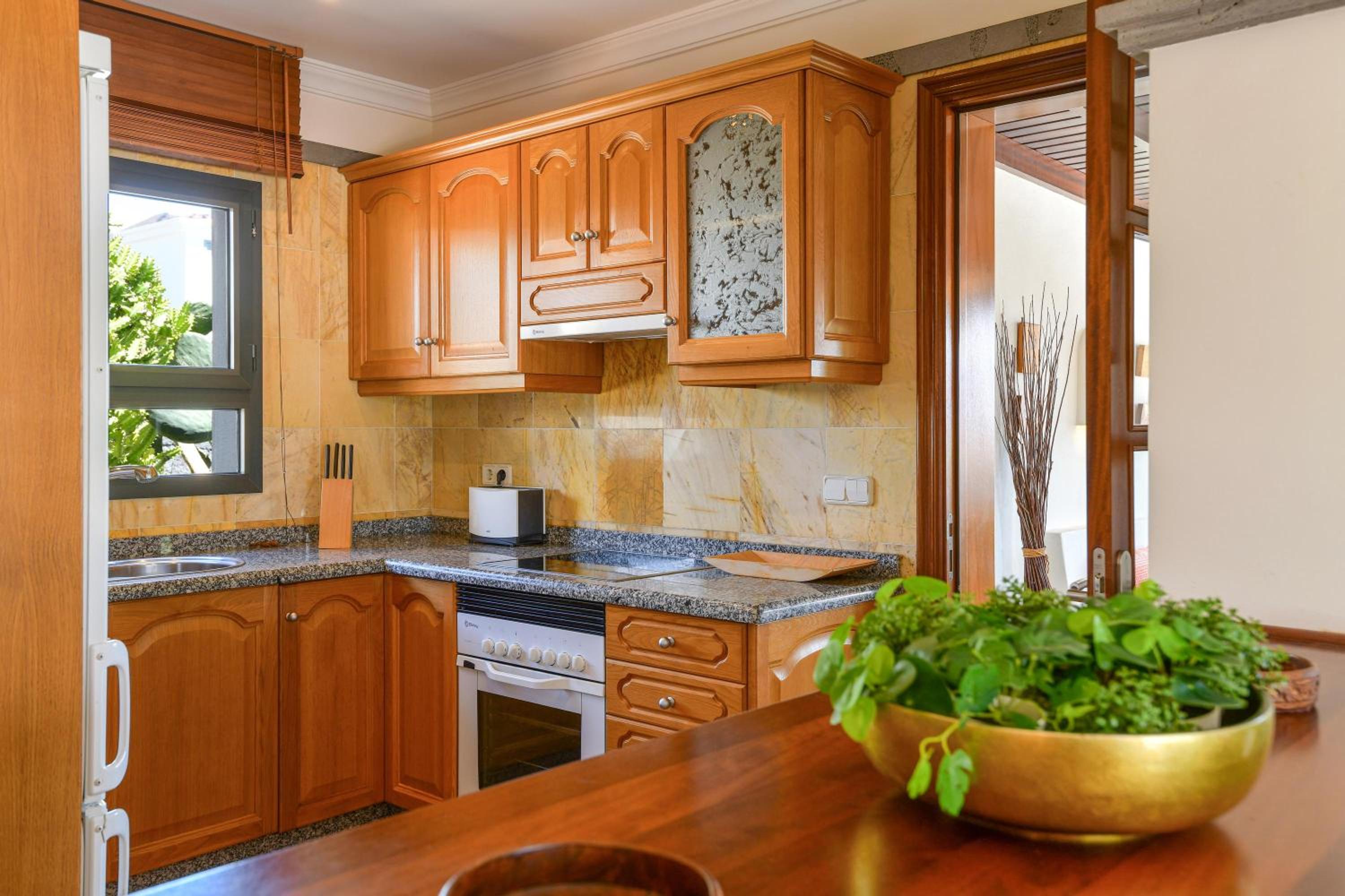 Villa with Sea View - Photo 9