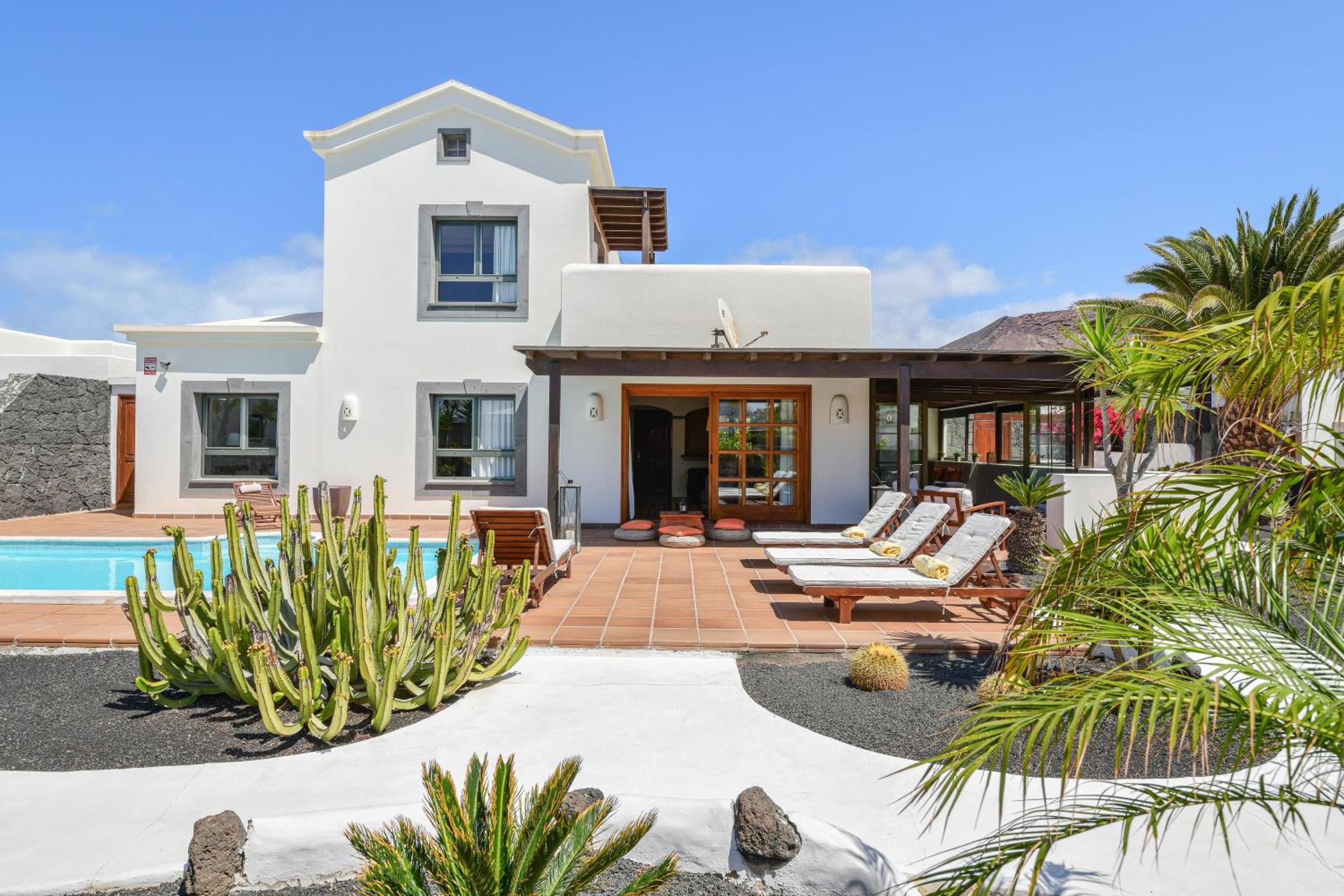 Villa with Sea View - Photo 2