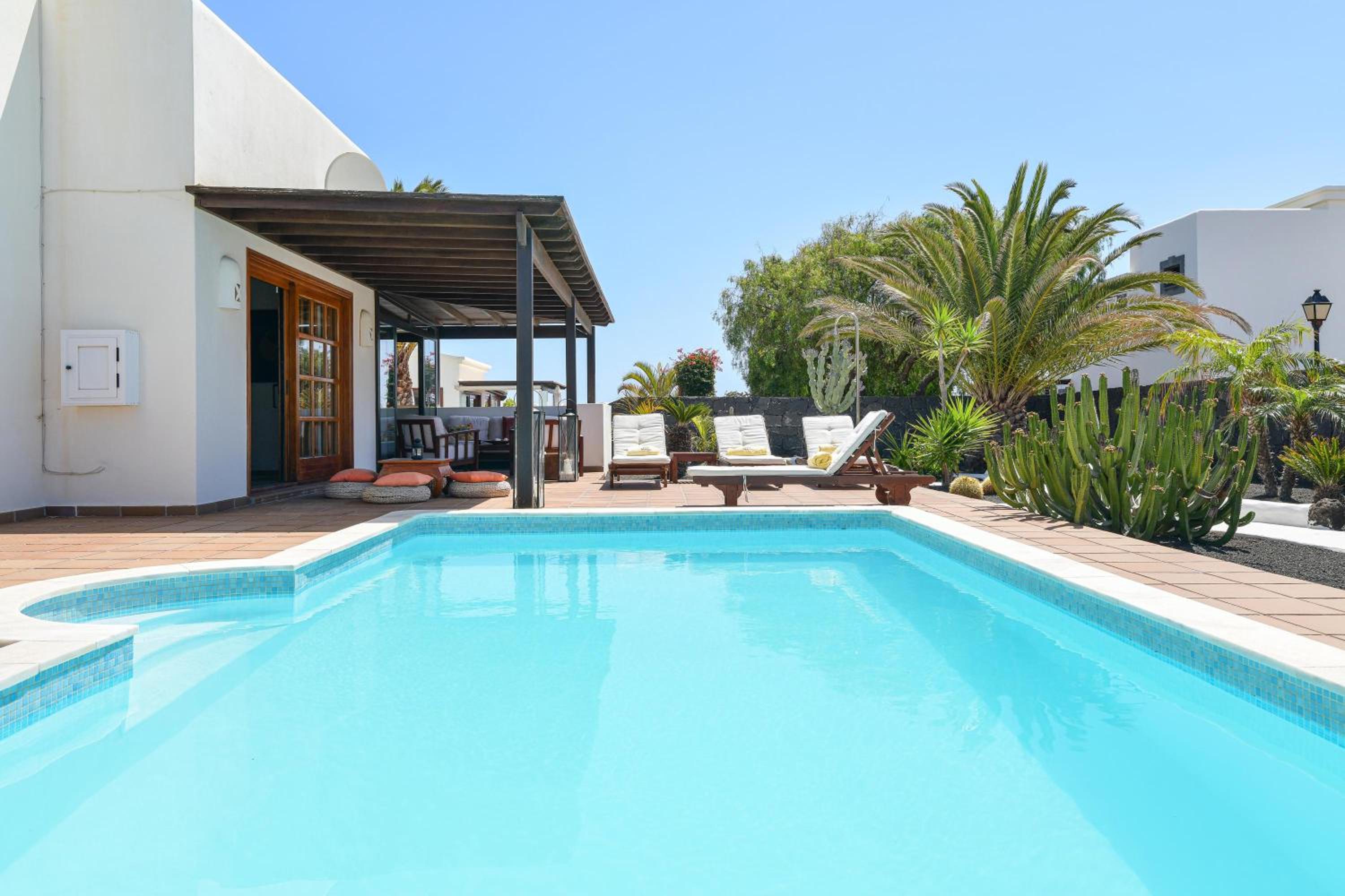 Villa with Sea View - Photo 4