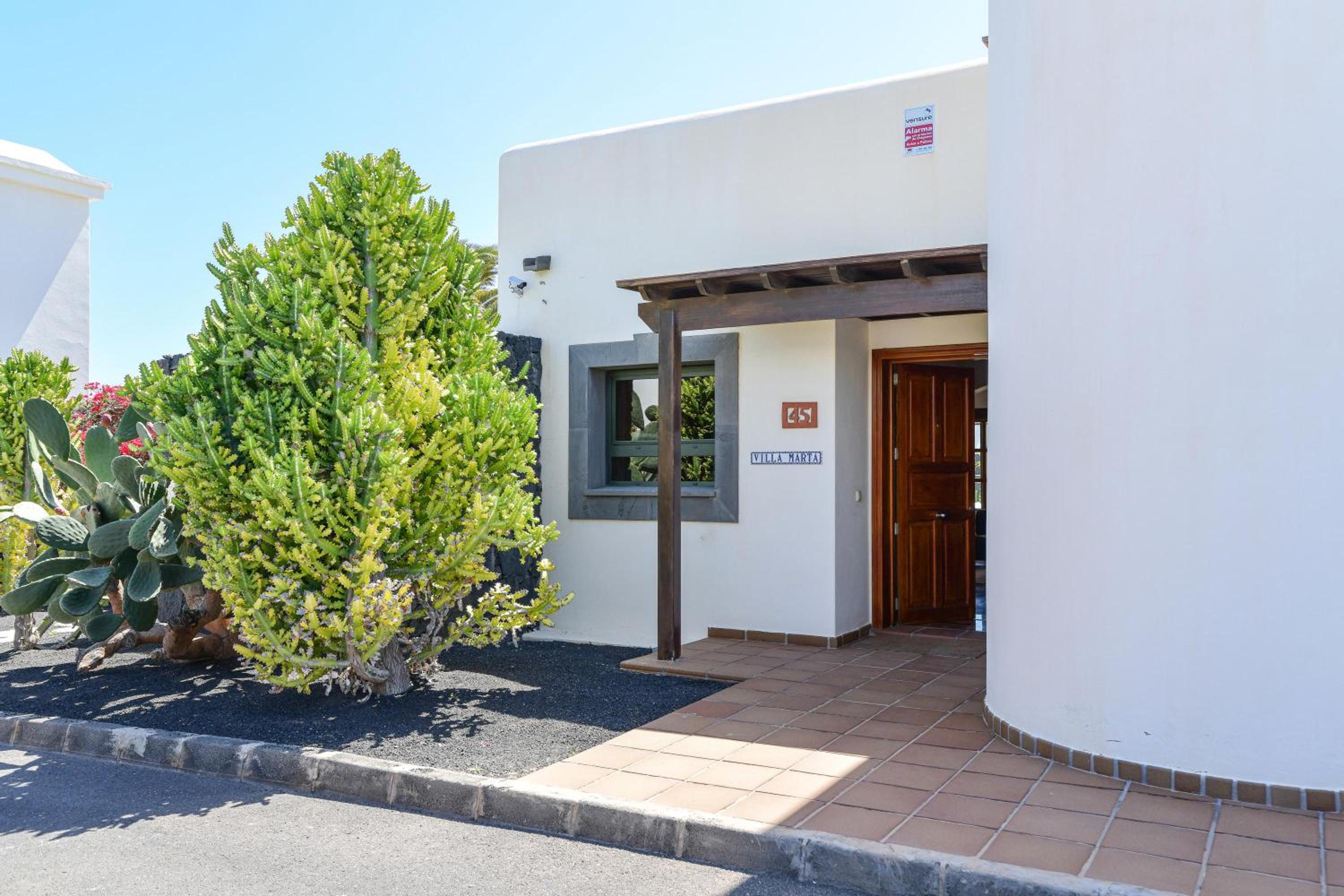 Villa with Sea View - Photo 28