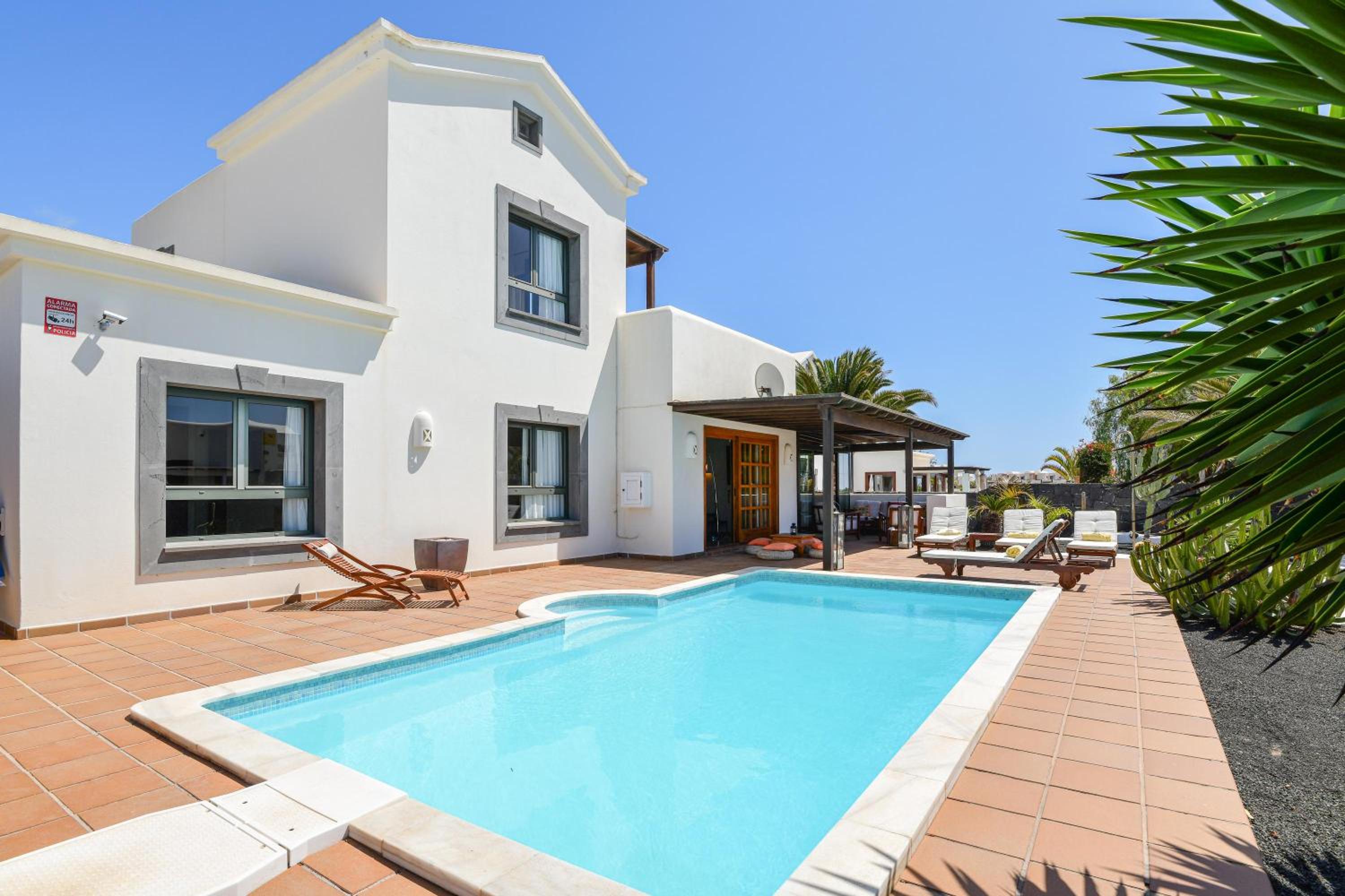 Villa with Sea View - Photo 23