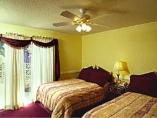 Quadruple Room with Two Queen Beds - Non Smoking - Photo 1