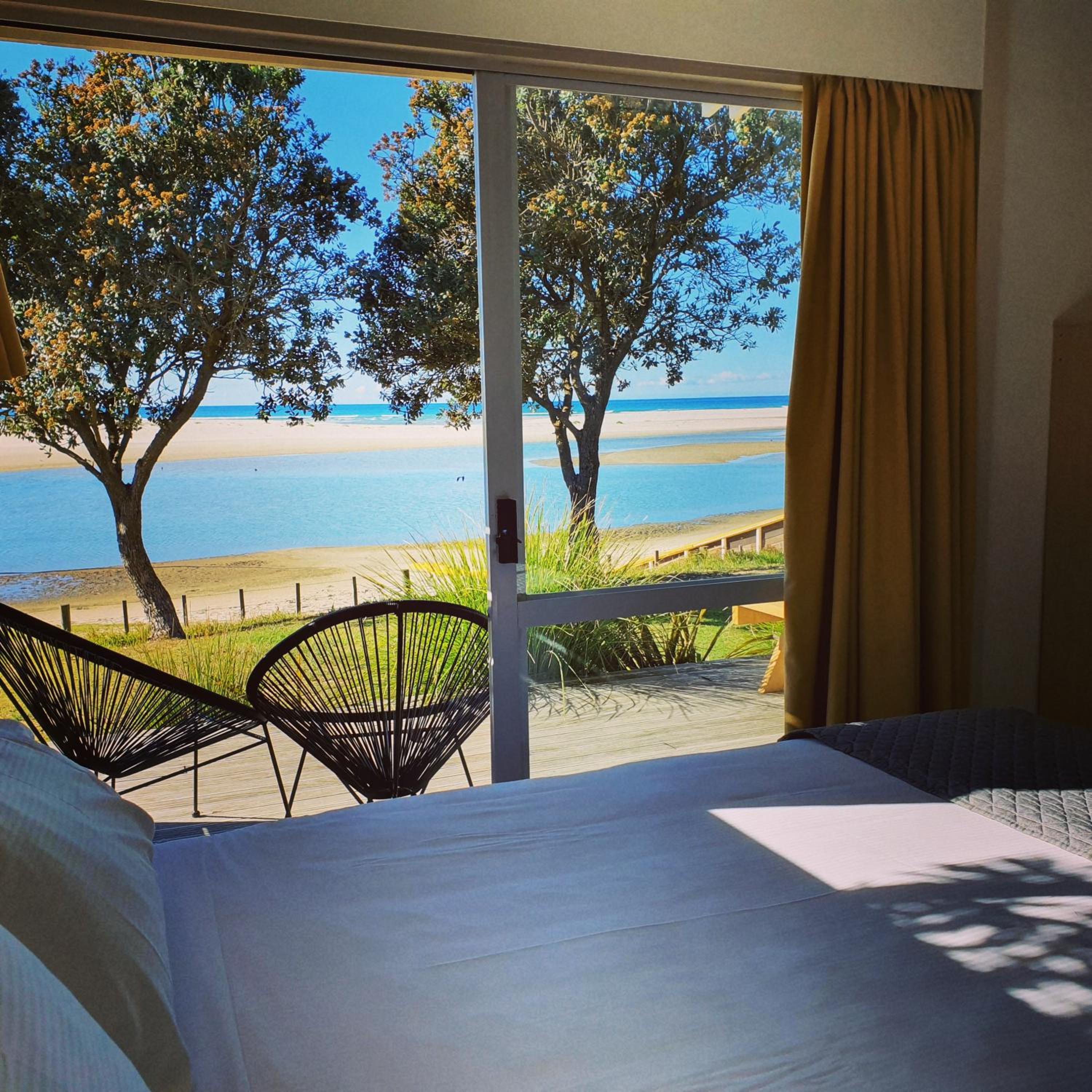 Bungalow - Beach Front photo 2