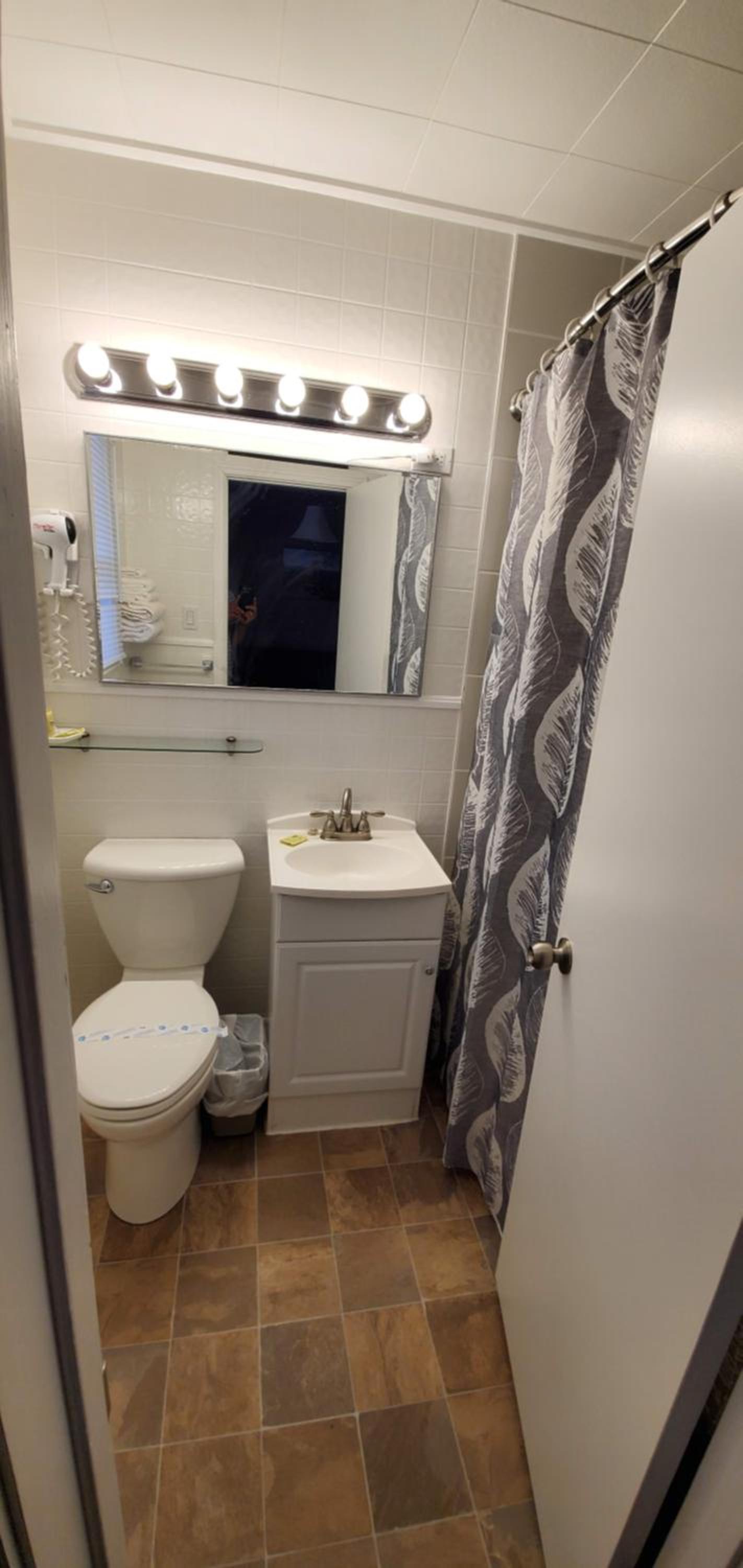 Deluxe Queen Room - Photo 10