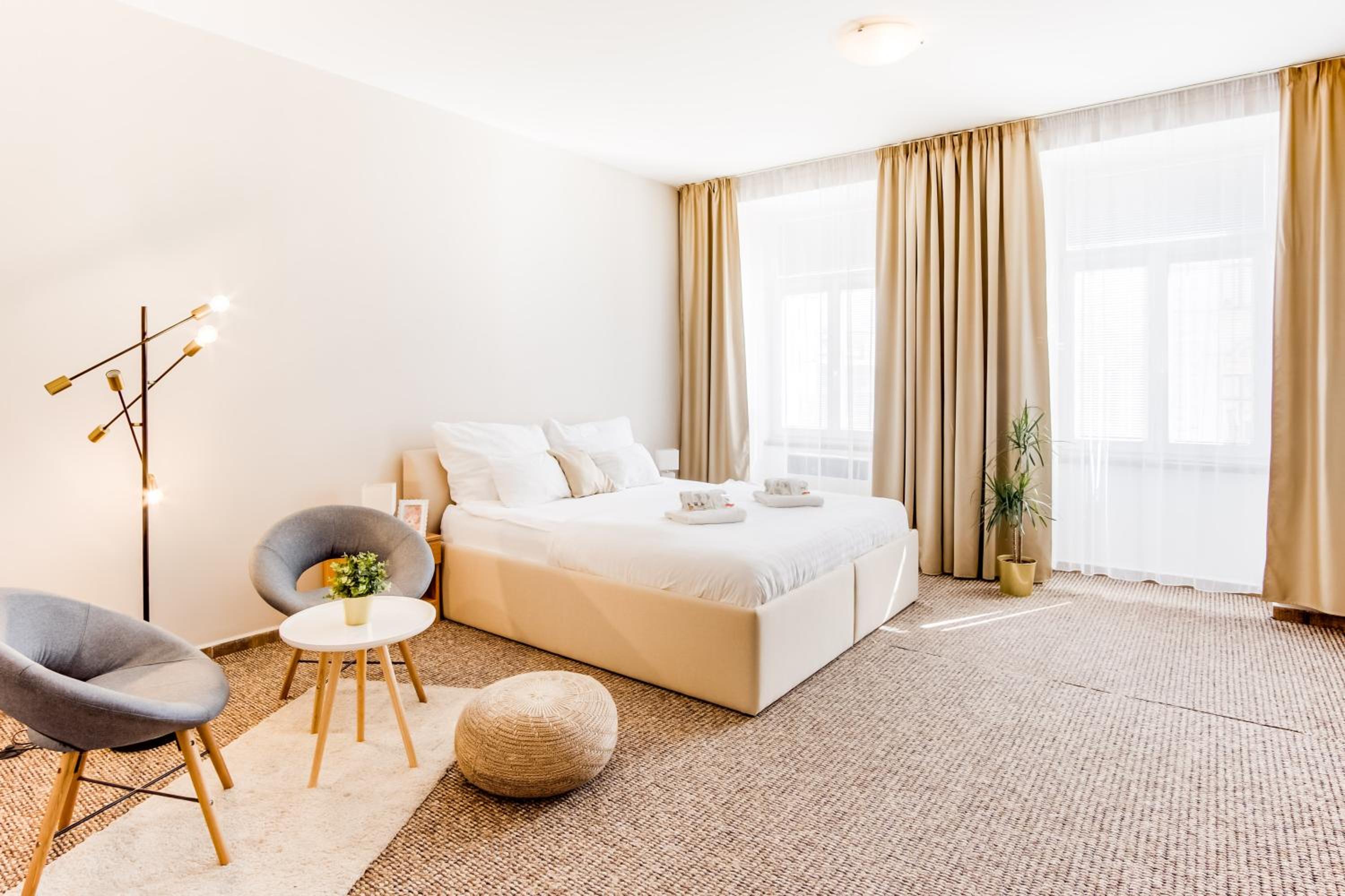 One-Bedroom Apartment - Photo 1